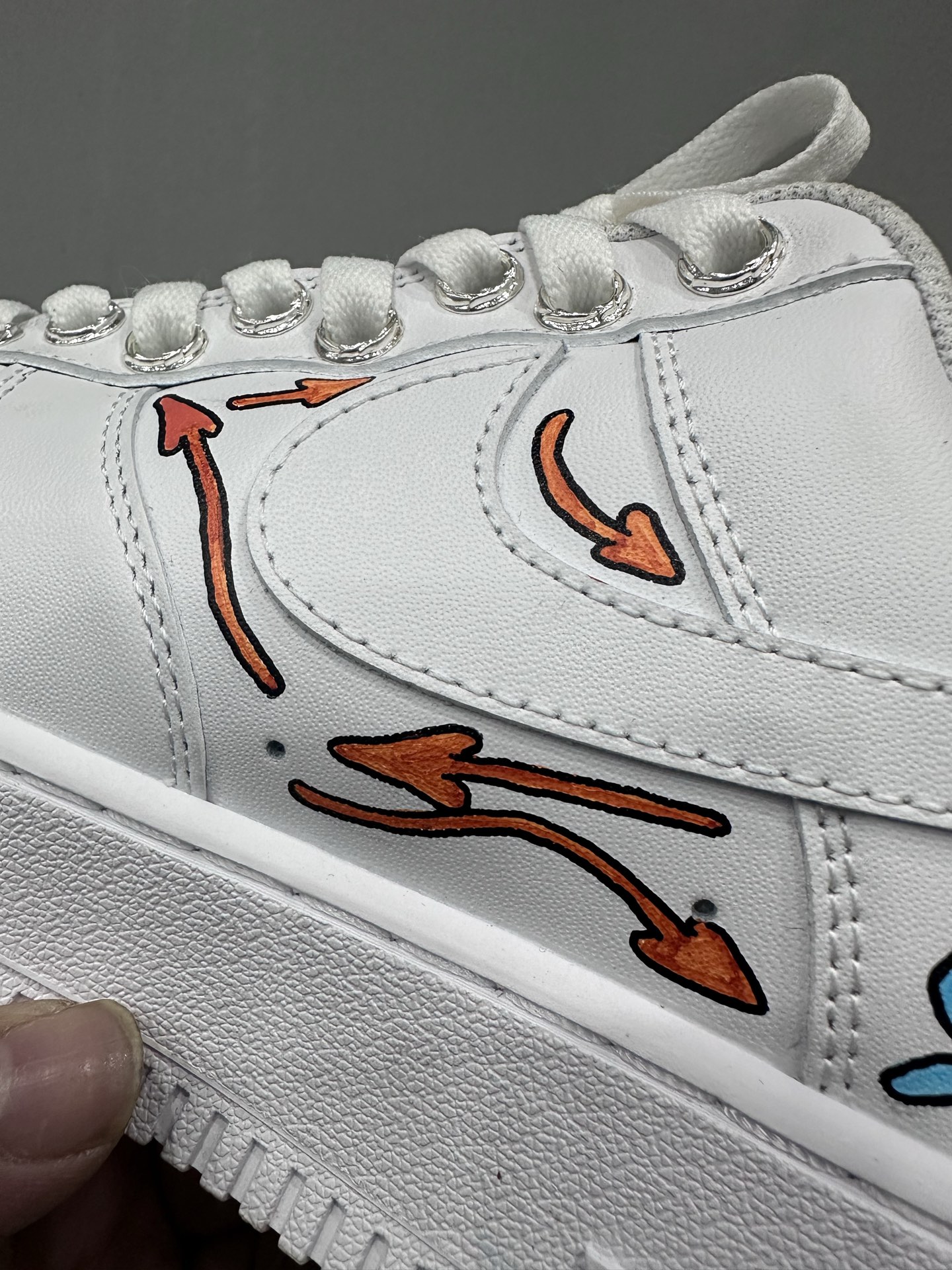クロムハーツ x Nike Matty Boy ハンドペイント Air Force 1 ホワイト ゴールド 画像 8