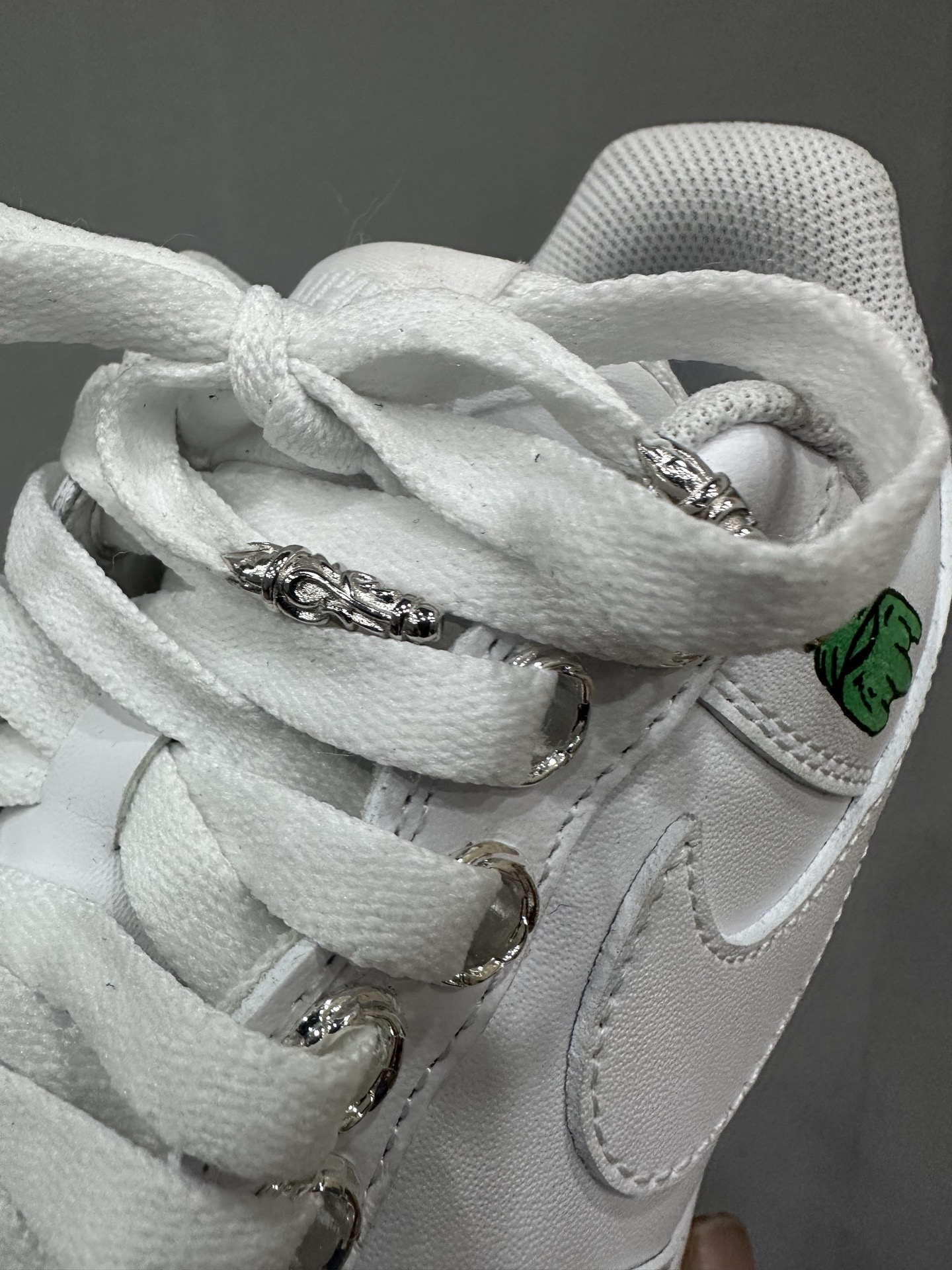 クロムハーツ x Nike Matty Boy ハンドペイント Air Force 1 ホワイト グリーン レッド 画像 8