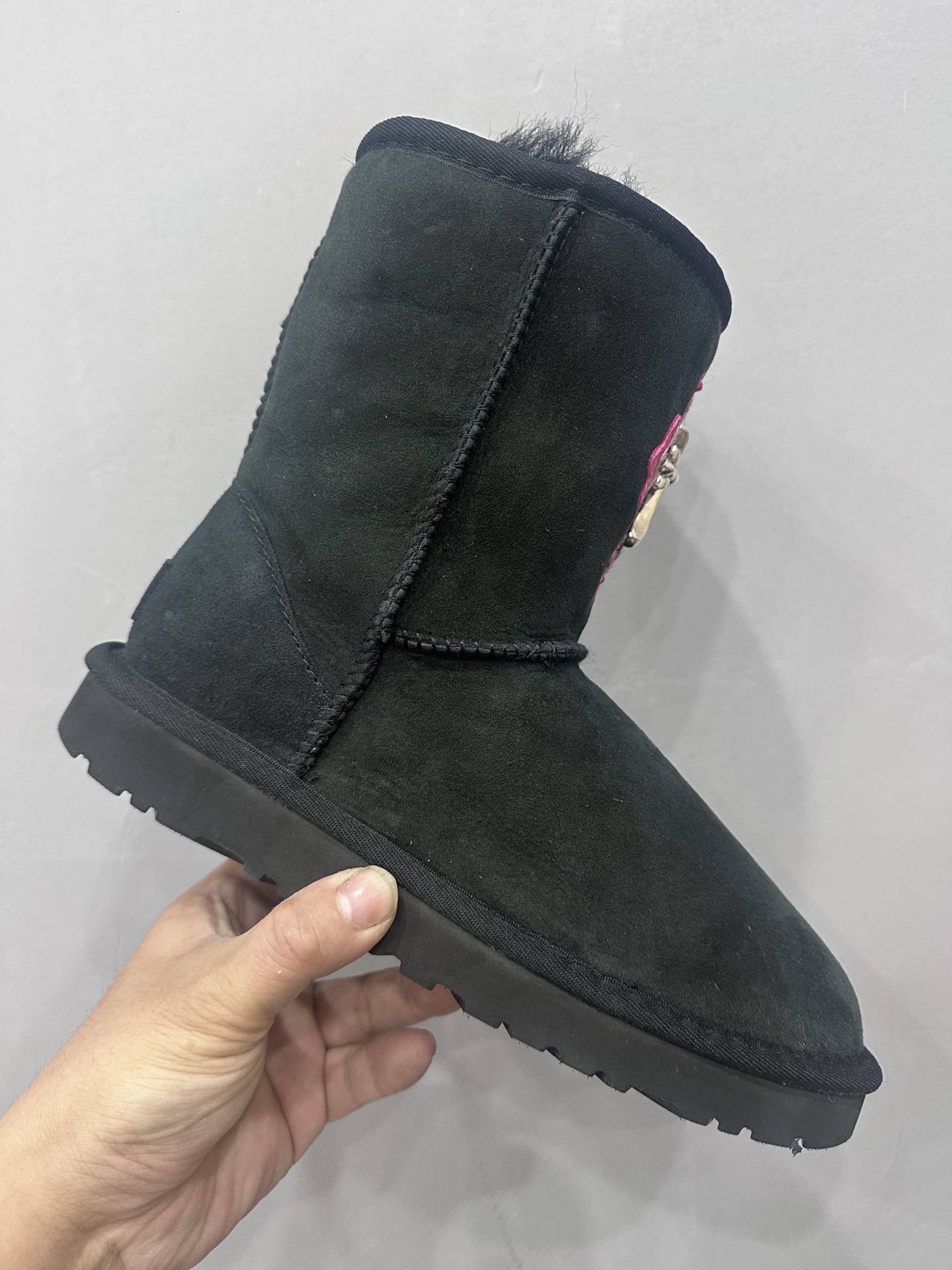 クロムハーツ x UGG Haircalf Mid Snow ブーツ ブラック ピンク 詳細画像 1