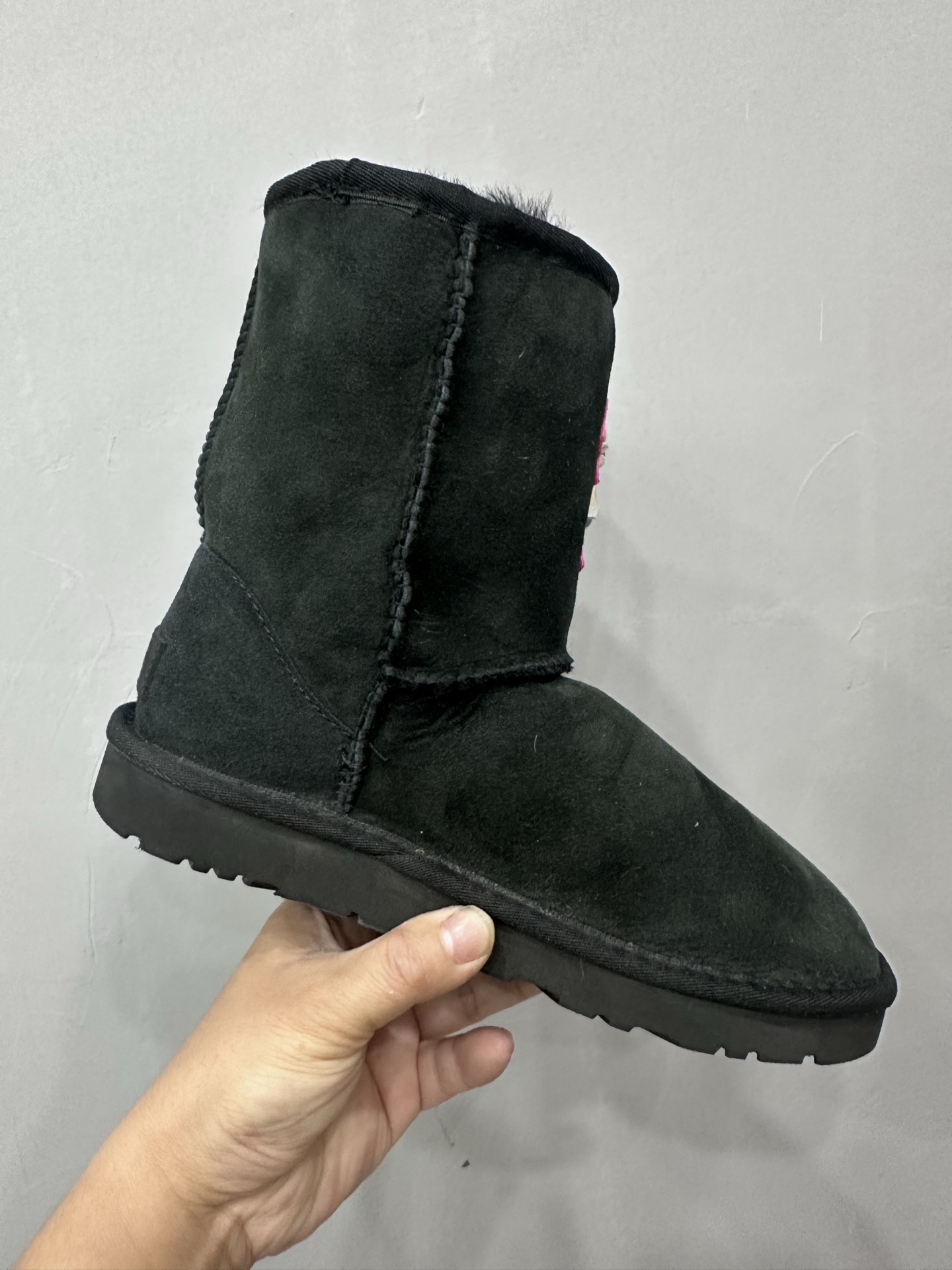 クロムハーツ x UGG Haircalf Mid Snow ブーツ ブラック ピンク 詳細画像 2