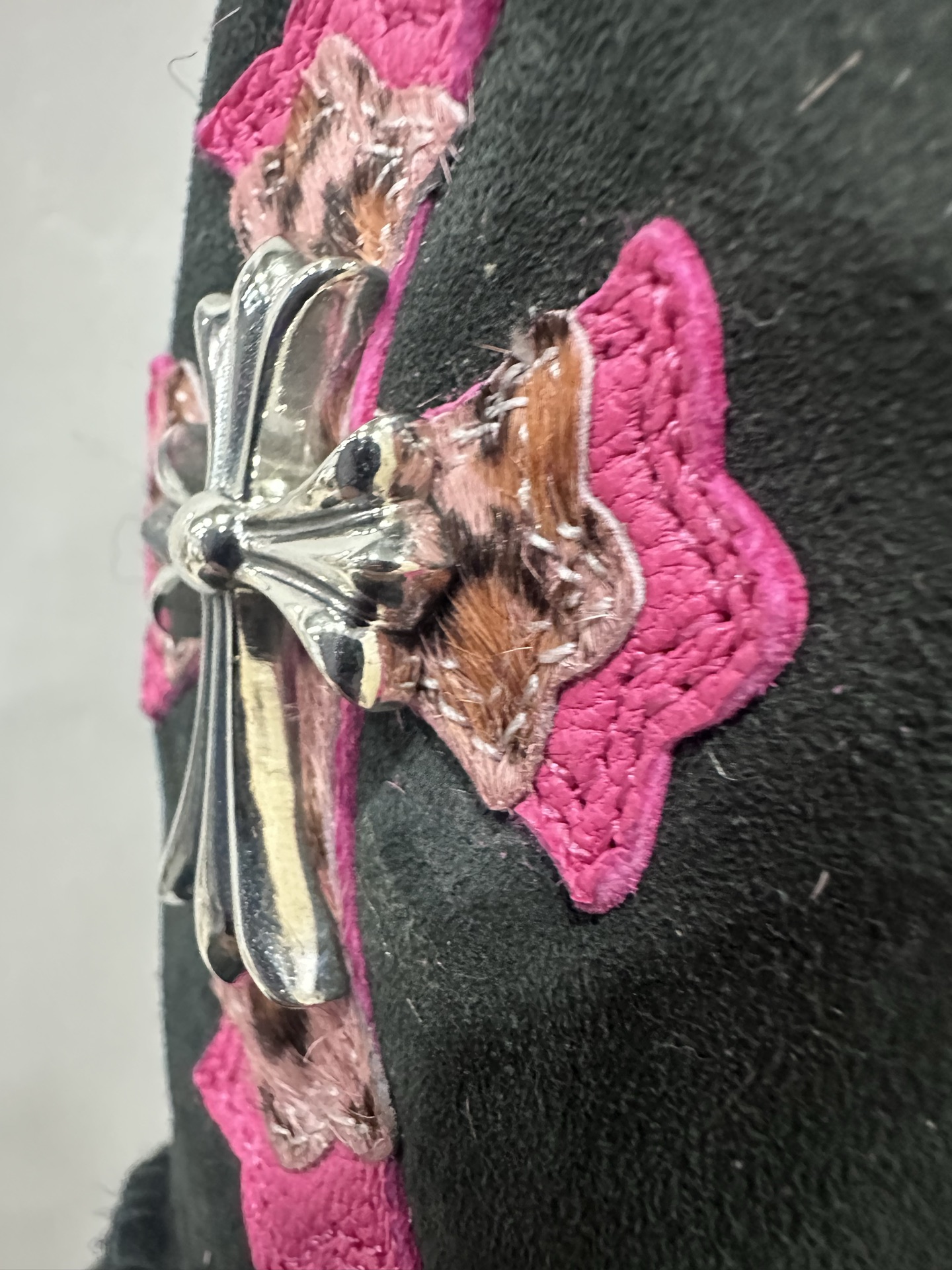 クロムハーツ x UGG Haircalf Mid Snow ブーツ ブラック ピンク 画像 5