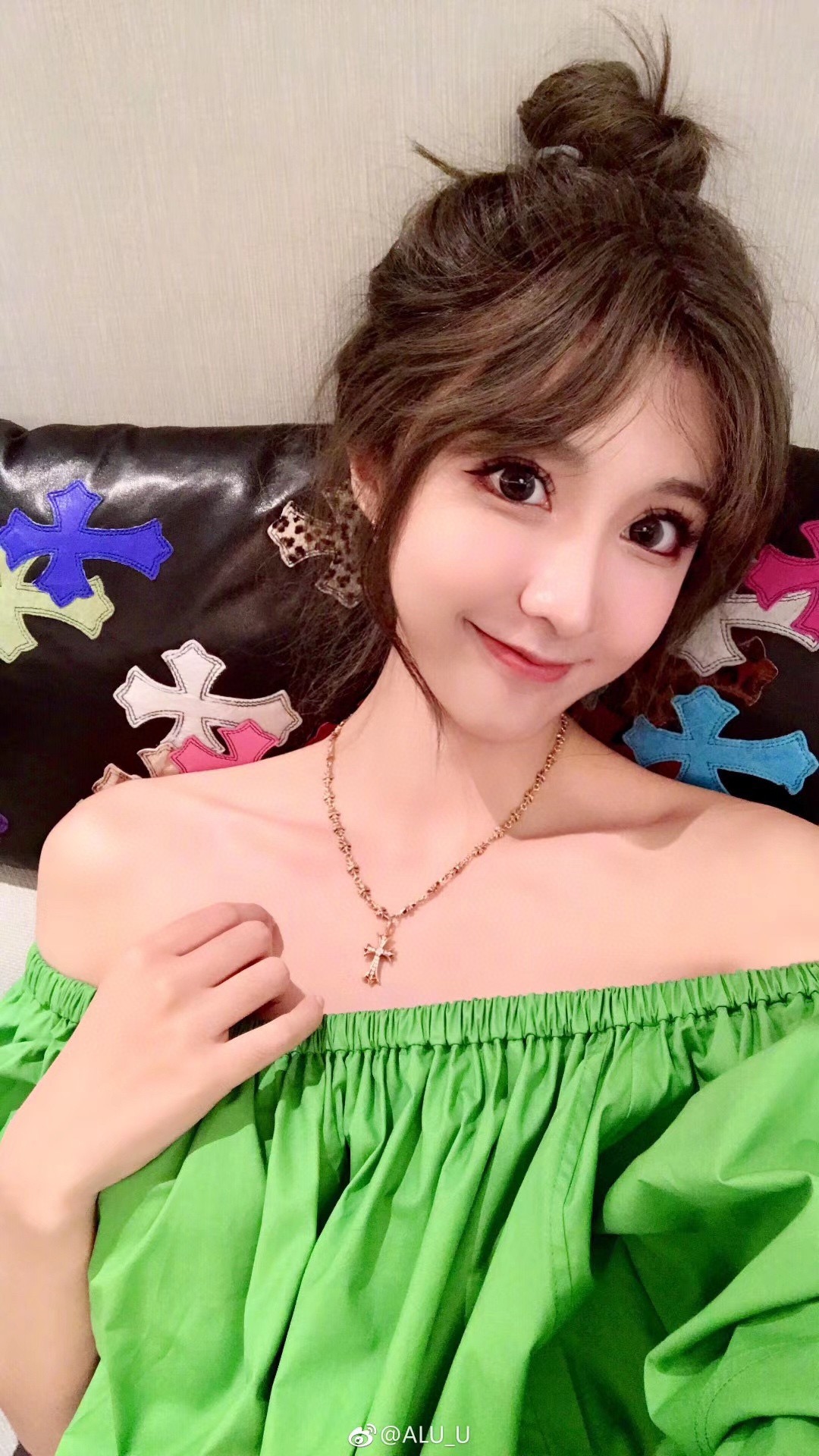 クロムハーツ クロス ネックレス 22K ゴールドプレーテッド ブラックストーン 画像 6