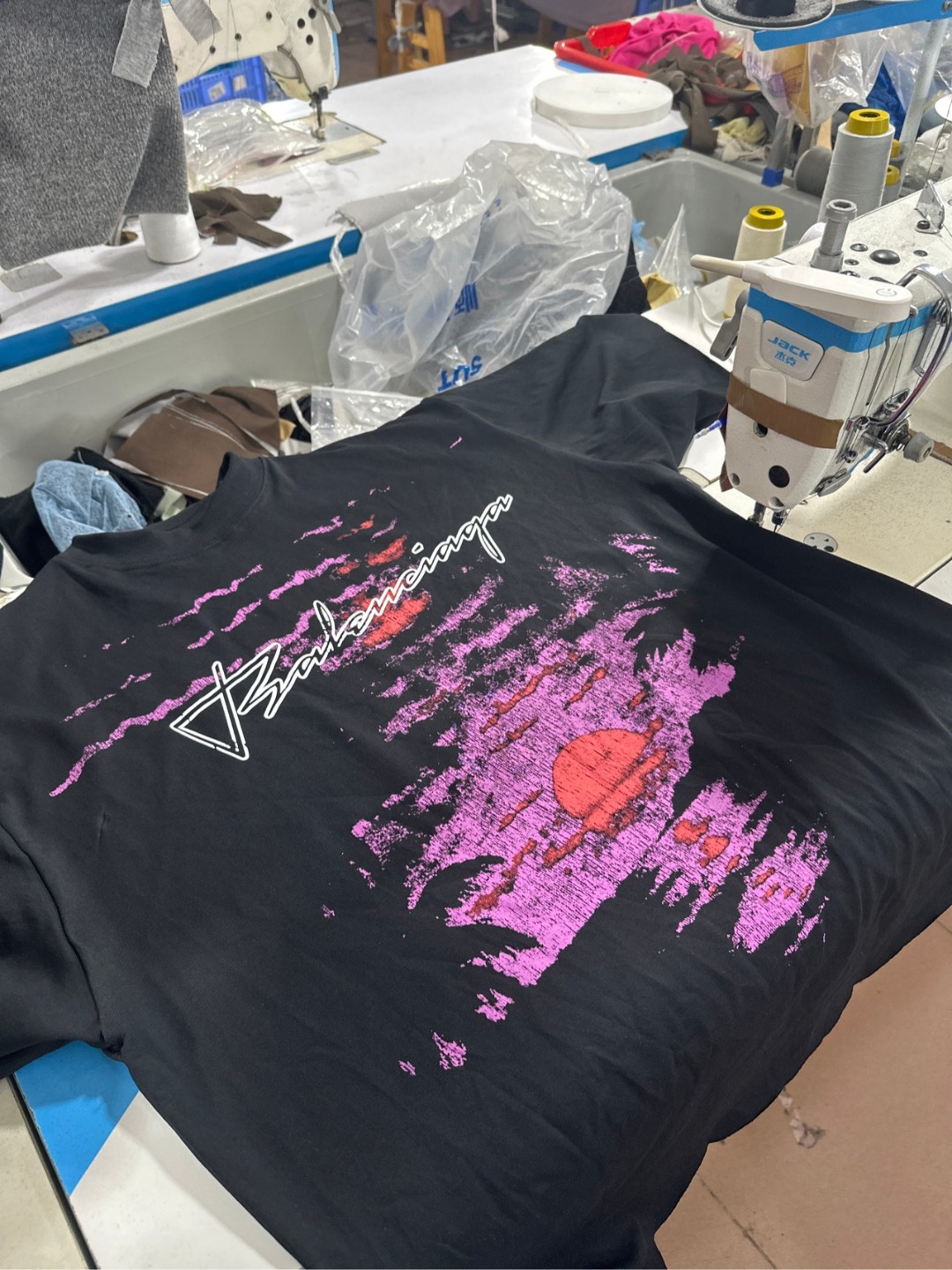 バレンシアガ パープルサンセット プリントTシャツ ブラック 画像 9
