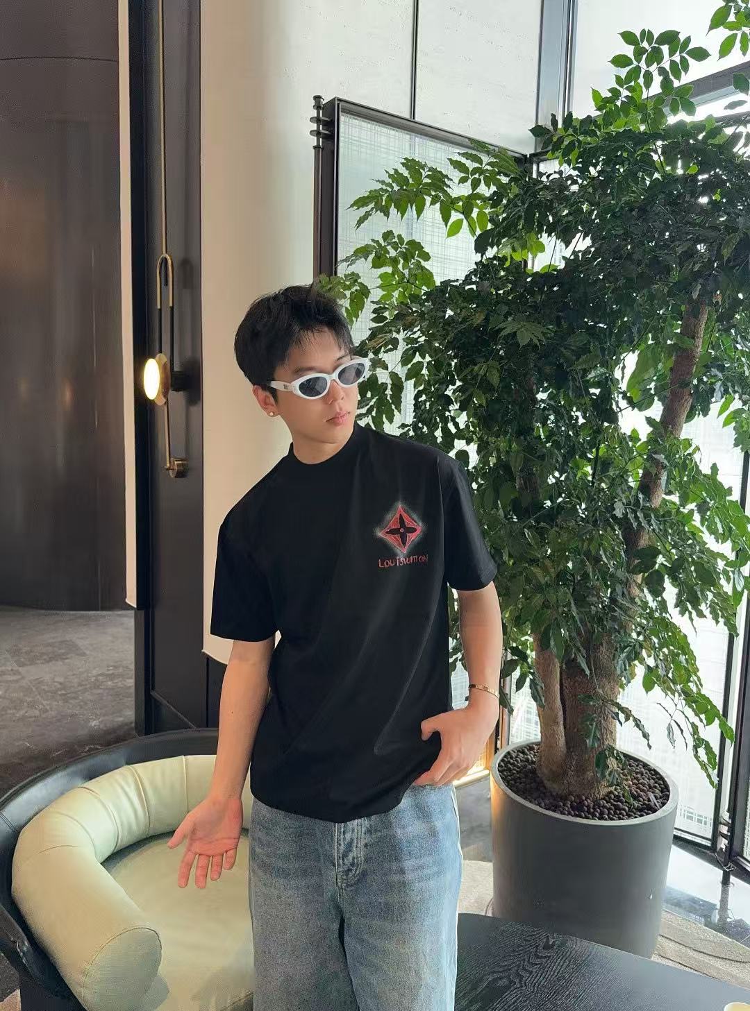 ルイ・ヴィトン ダークレッド ダイヤモンドグラフィティTシャツ ブラック 画像 9