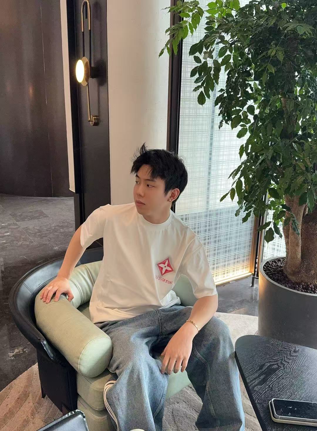 ルイ・ヴィトン ダークレッド ダイヤモンドグラフィティTシャツ ホワイト 画像 9