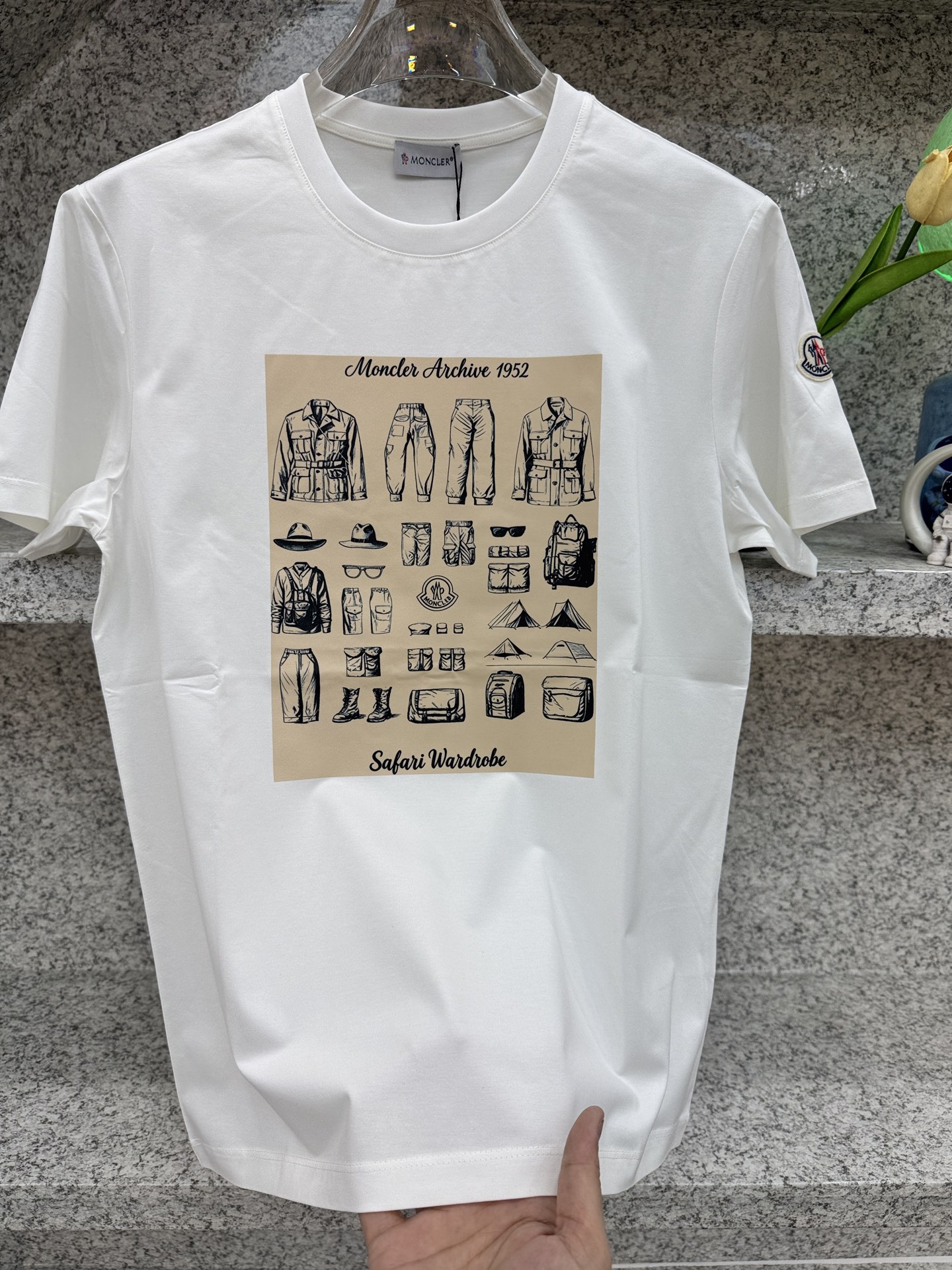 モンクレール ラベルグラフィック ロゴ ティーシャツ ブラック クリーム 画像 4