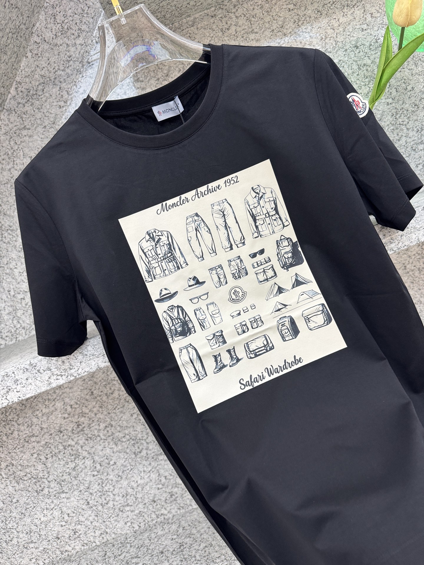 モンクレール ラベルグラフィック ロゴ ティーシャツ ブラック クリーム 画像 5