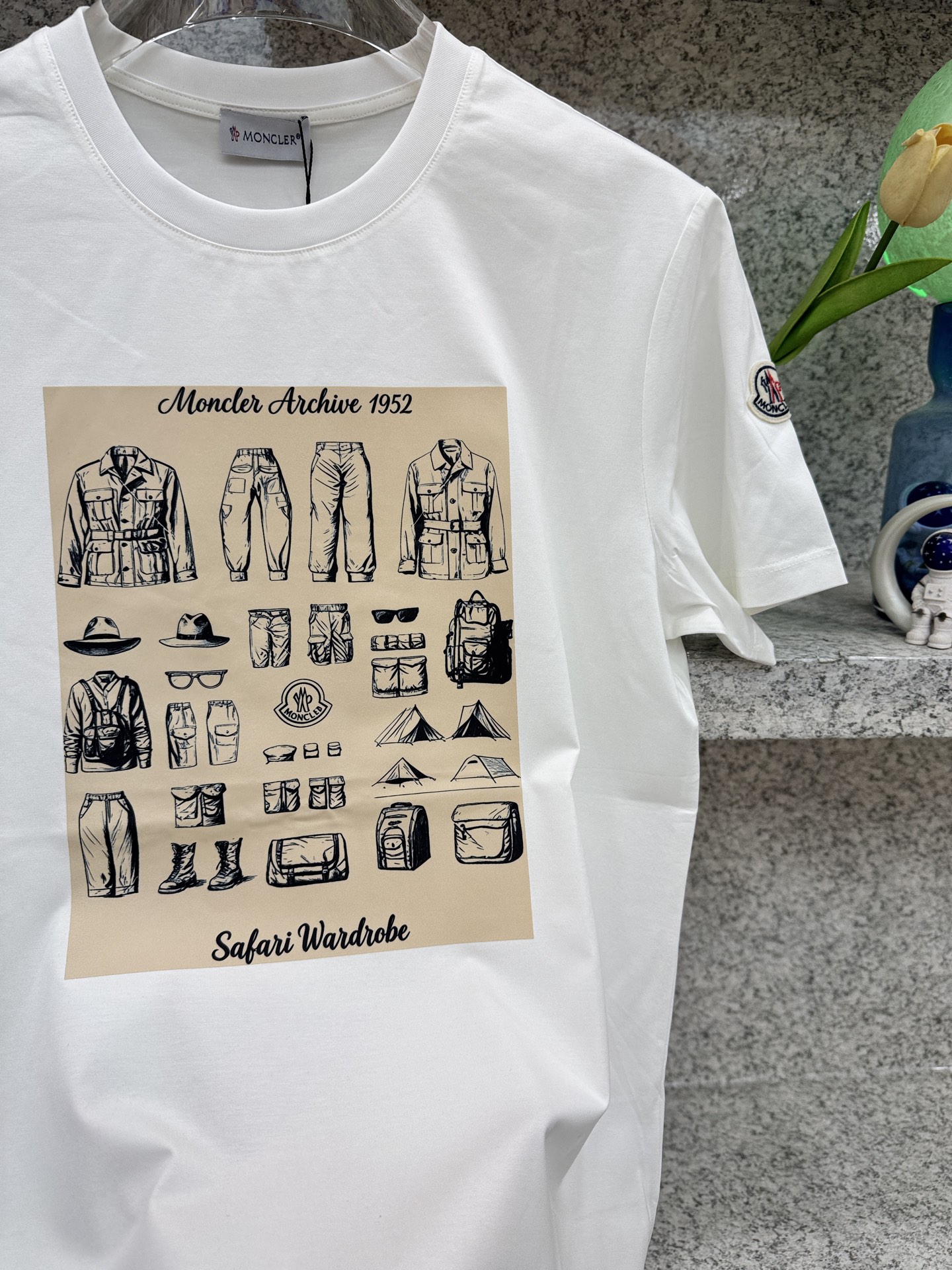 モンクレール ラベルグラフィック ロゴ ティーシャツ ブラック クリーム 画像 6