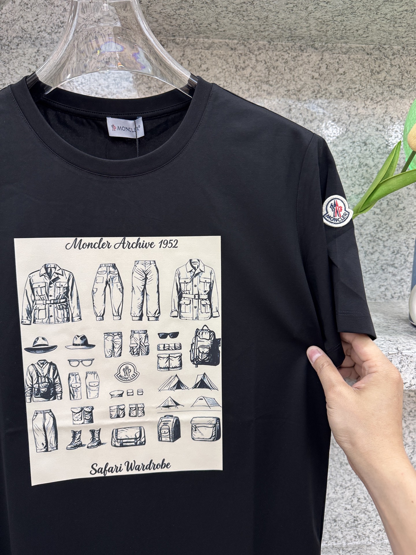 モンクレール ラベルグラフィック ロゴ ティーシャツ ブラック クリーム 画像 7