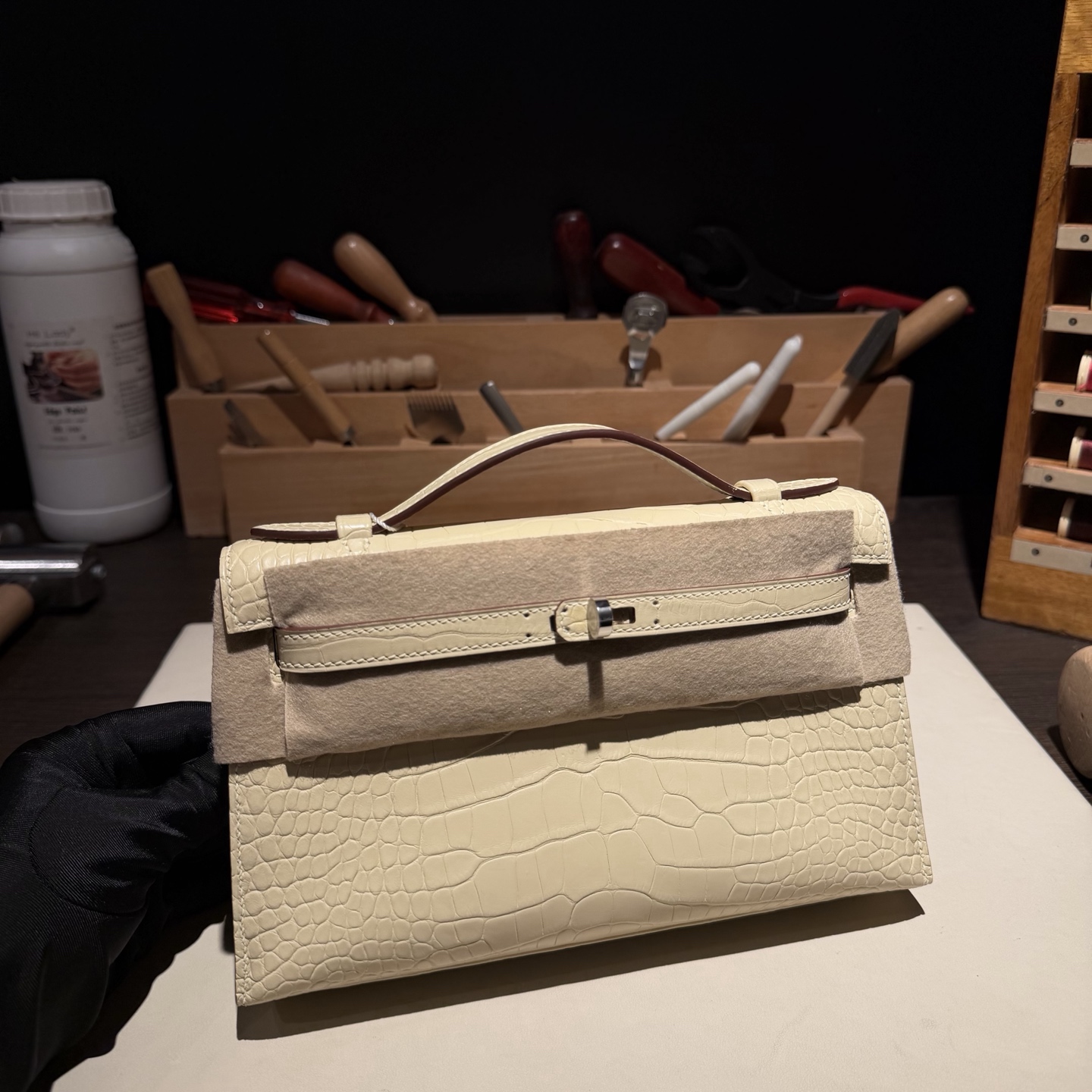 エルメス ケリー トゥ ゴー マットアリゲーター ウォレット バニラ シルバー 詳細画像 1