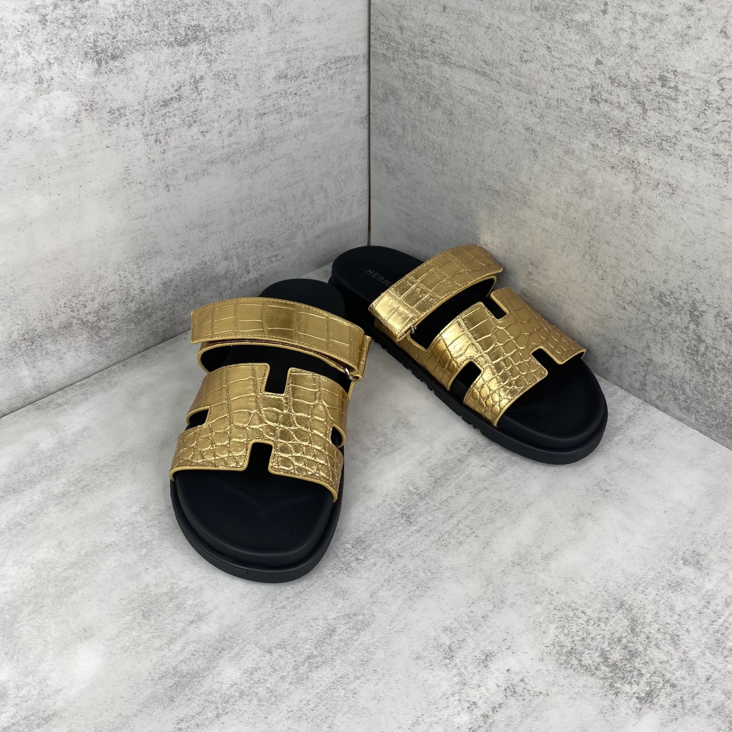 エルメス Chypre Hスライドサンダル ゴールド クロコ 詳細画像 2