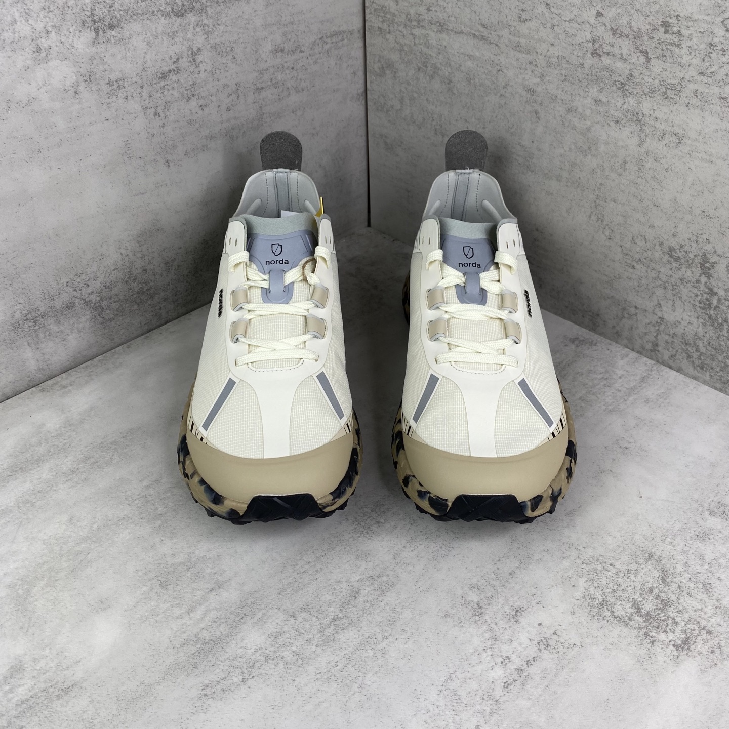 ノルダ 001 トレイルランニングシューズ ホワイト カモソール 画像 4