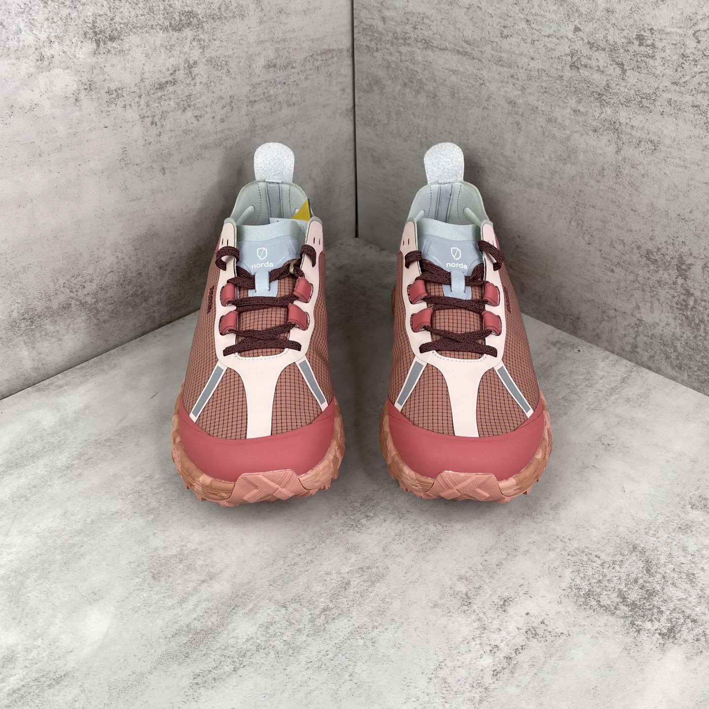 ノルダ 001 トレイルランニングシューズ レッド ピンク 画像 4