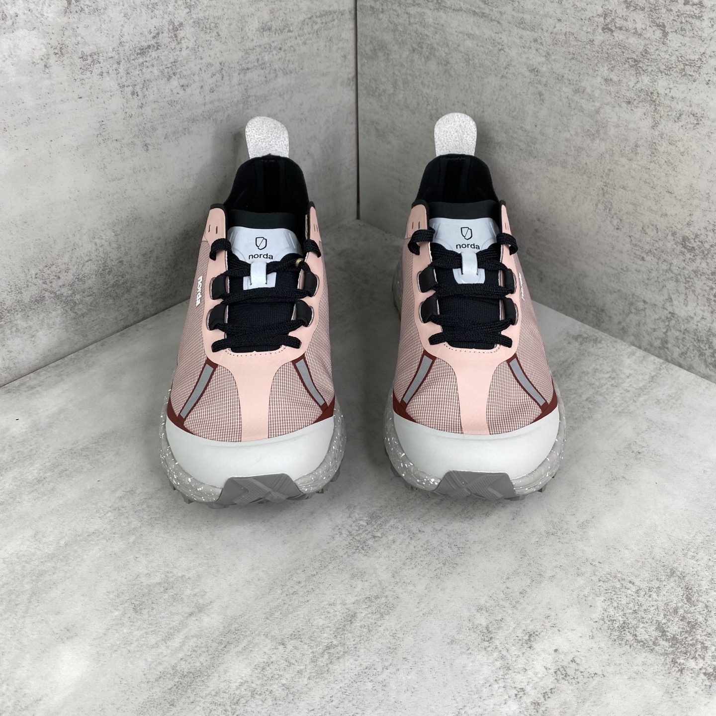 ノルダ 001 トレイルランニングシューズ ホワイト バーガンディ 画像 4