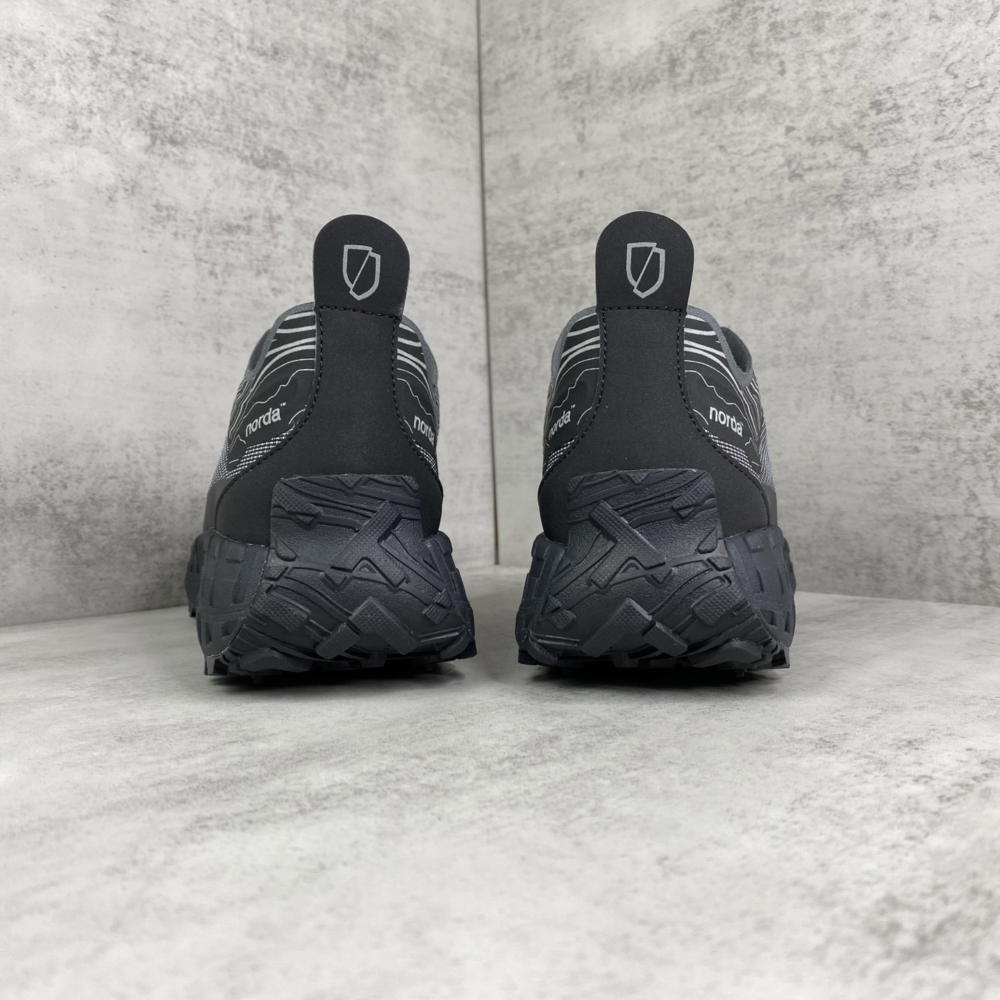 ノルダ 001 トレイルランニングシューズ ブラック グレーソール 画像 5