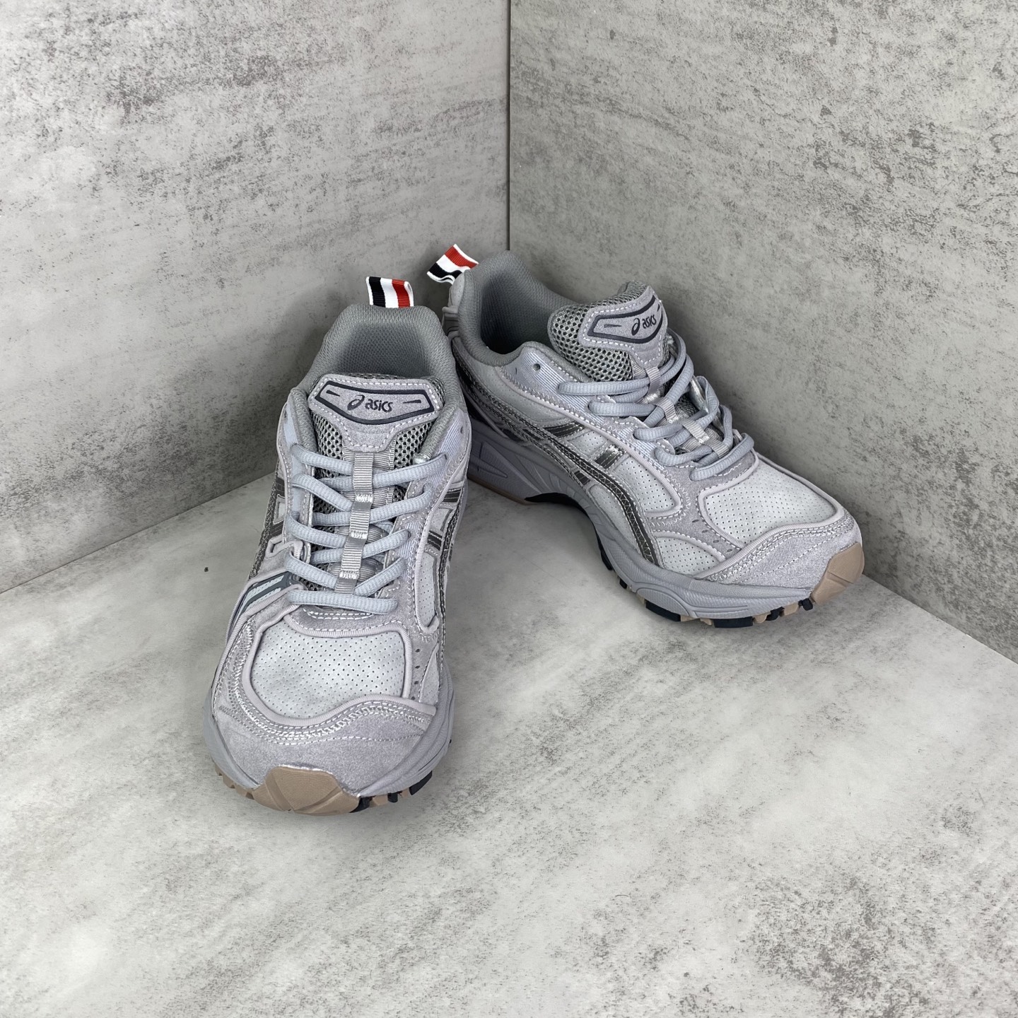 トム ブラウン x アシックス Gel-Kayano 14 シルバー 詳細画像 2