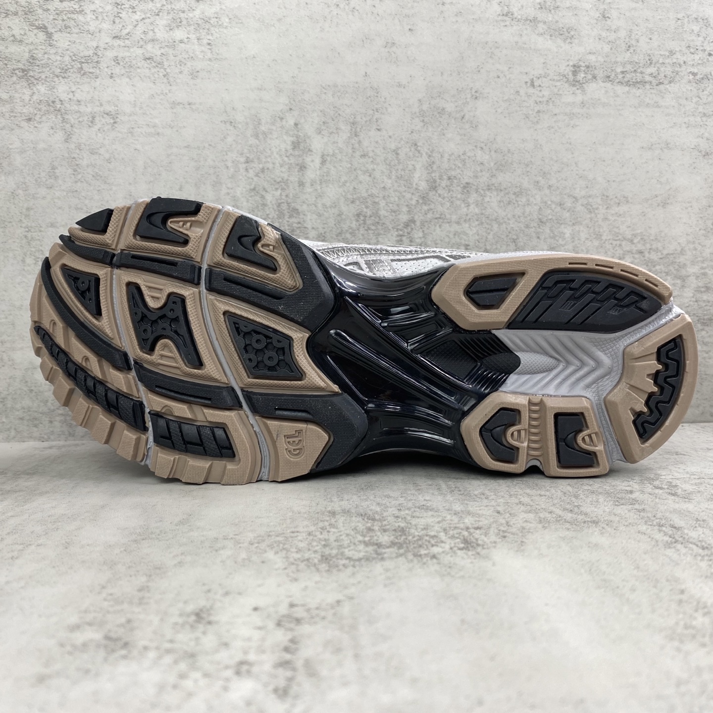 トム ブラウン x アシックス Gel-Kayano 14 シルバー 画像 8