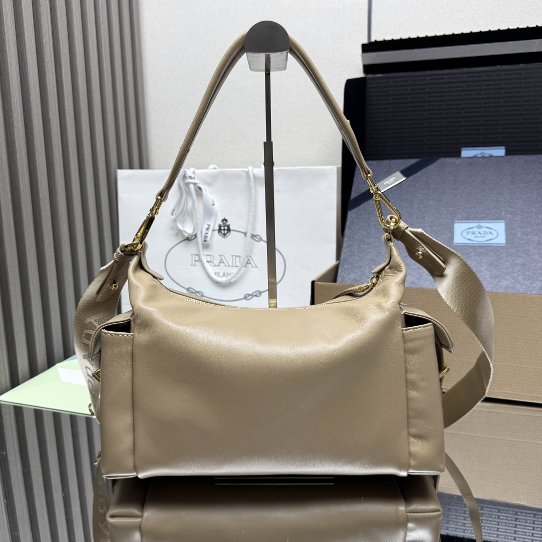プラダ エクスプロール ナッパレザーバッグ ベージュ 1BC264 詳細画像 1