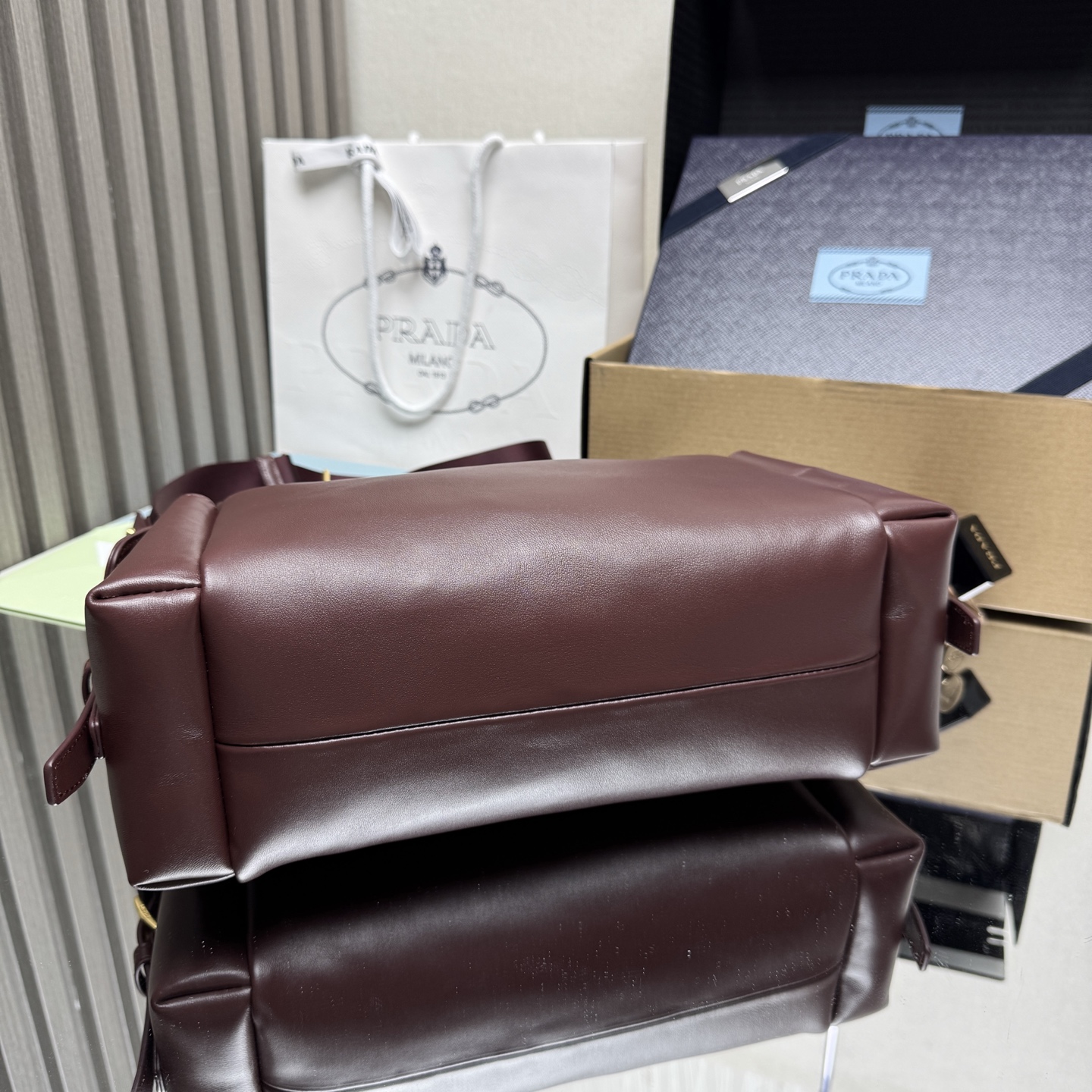 プラダ エクスプロール ナッパレザーバッグ バーガンディ 1BC264 詳細画像 3