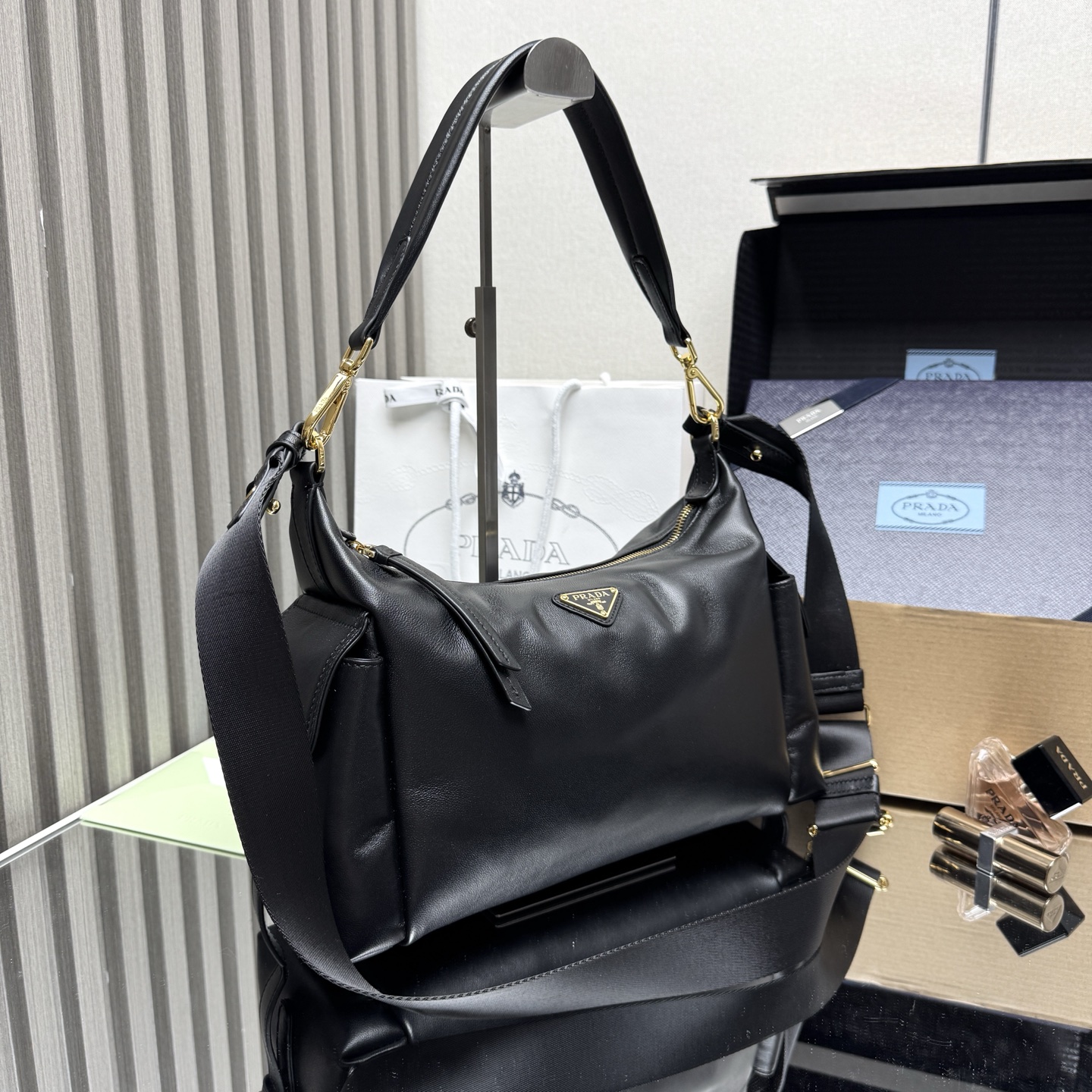 プラダ エクスプロール ナッパレザーバッグ ブラック 1BC264 詳細画像 2