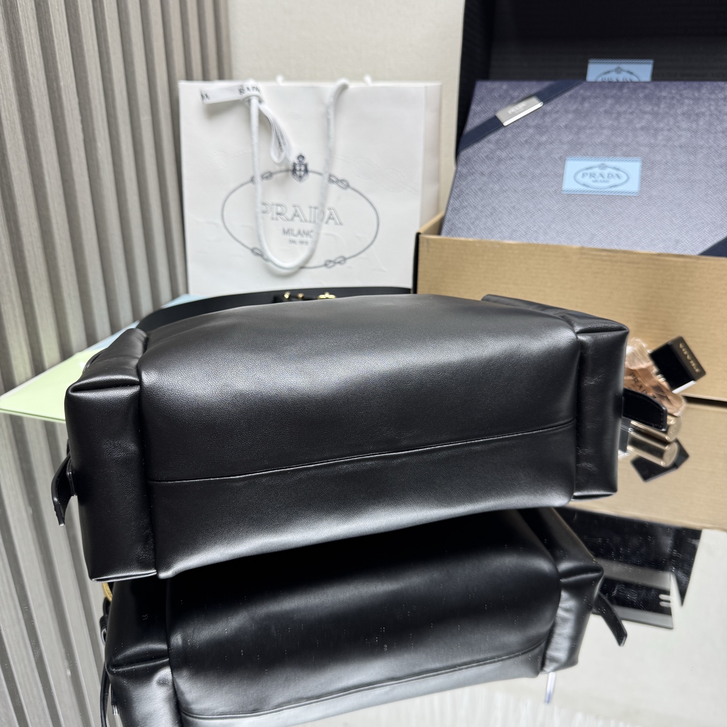プラダ エクスプロール ナッパレザーバッグ ブラック 1BC264 詳細画像 3