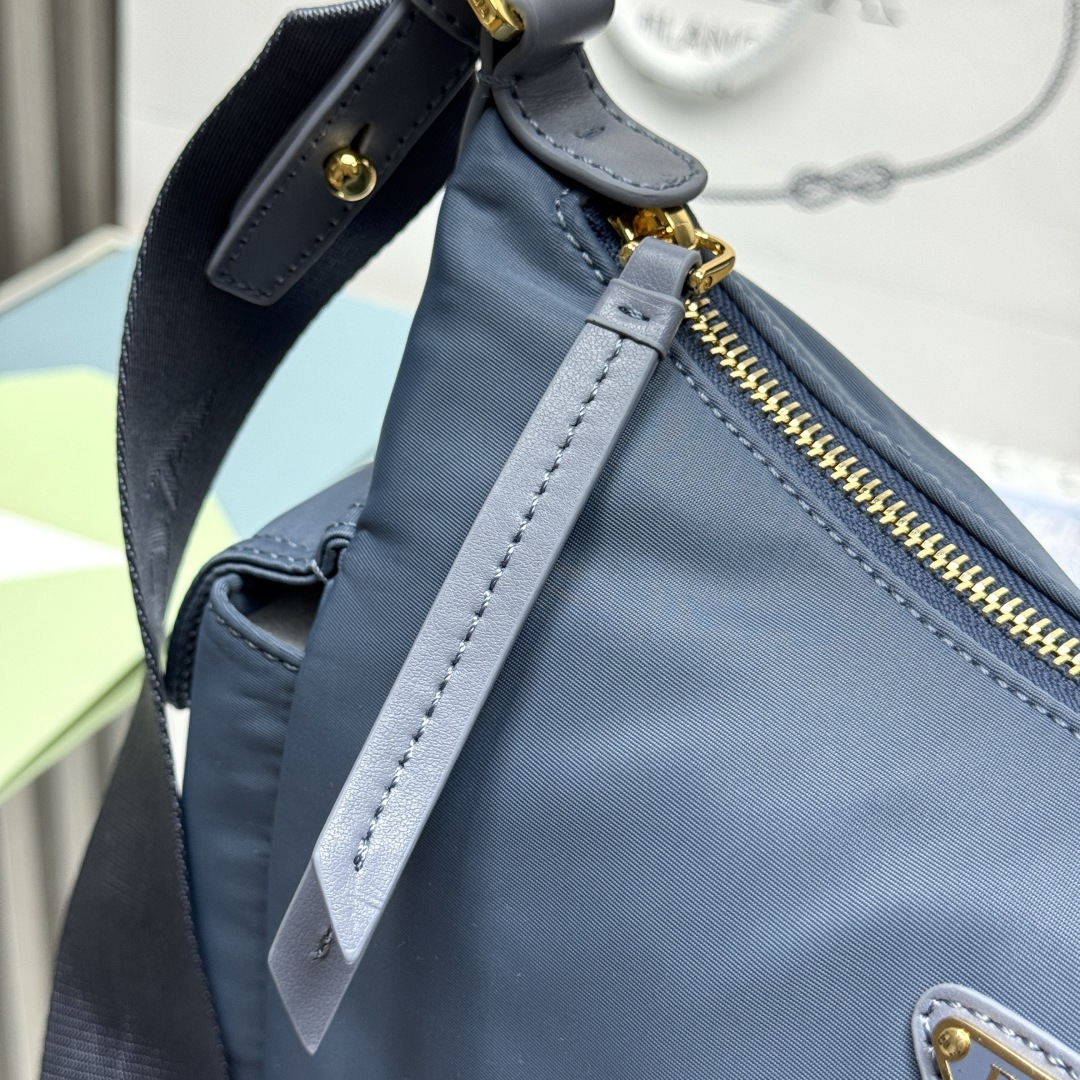 プラダ エクスプロール Re-Nylon レザーバッグ スレートブルー 1BC264 画像 6