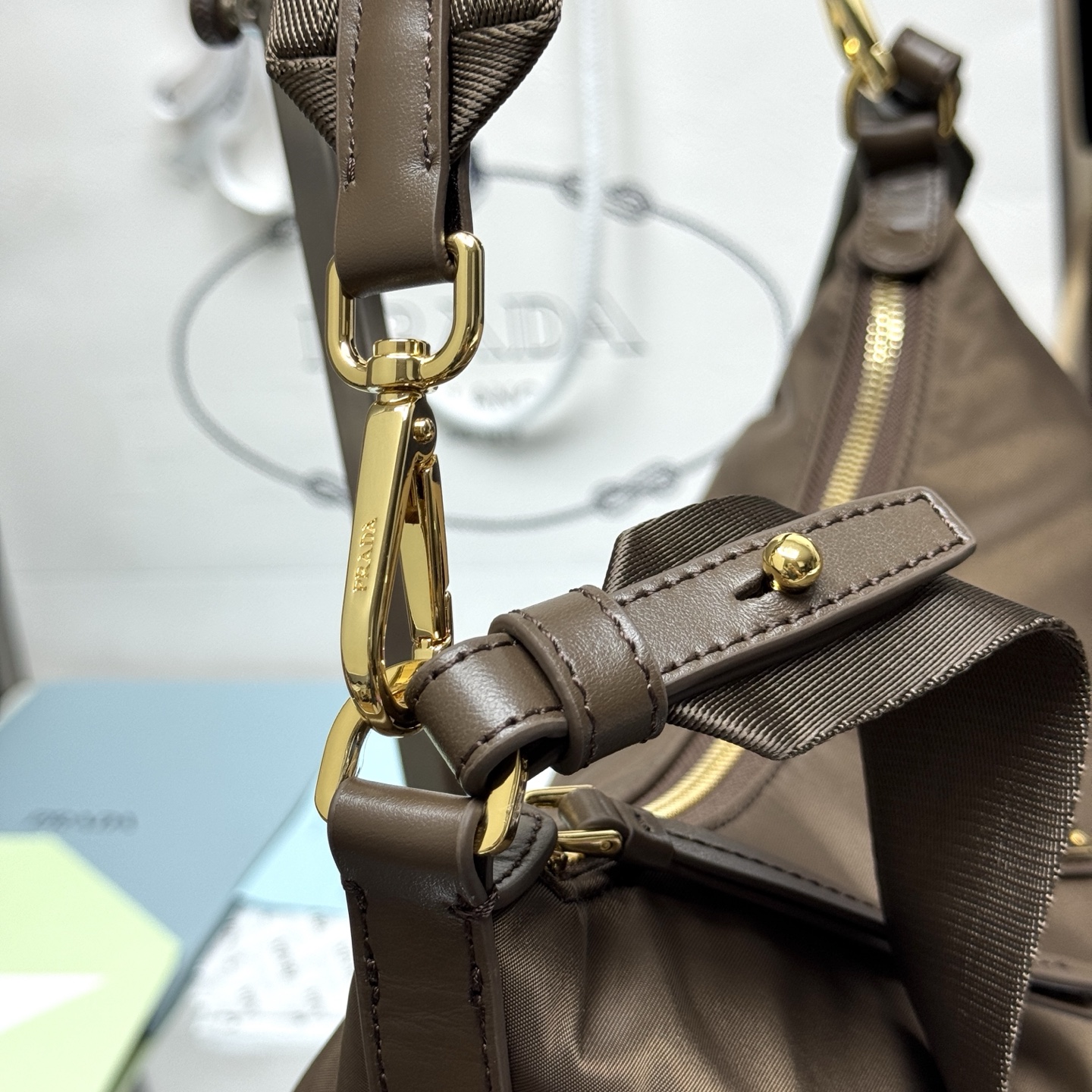 プラダ エクスプロール Re-Nylon レザーバッグ ダークトープ 1BC264 画像 6