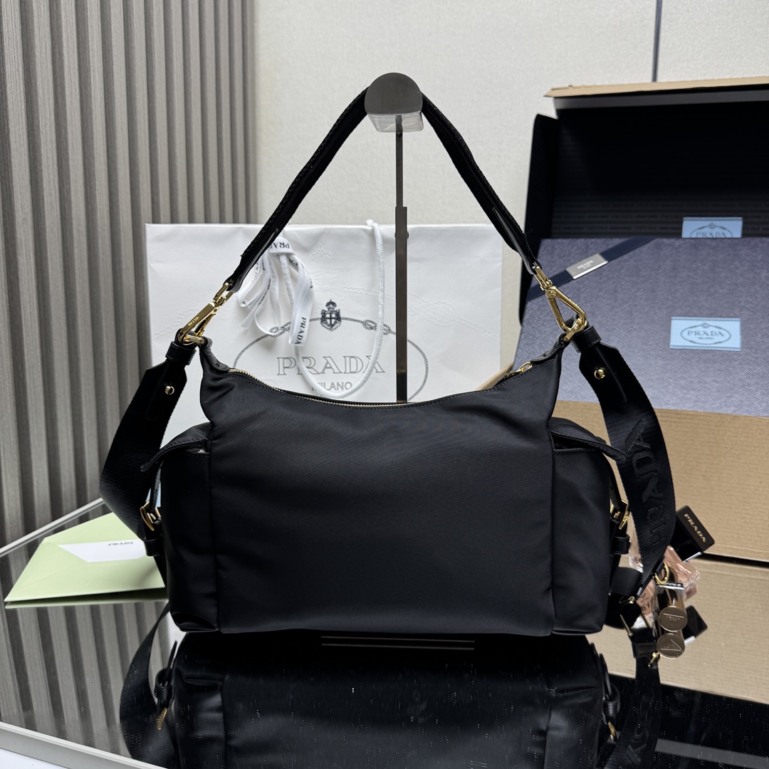 プラダ エクスプロール Re-Nylon レザーバッグ ブラック 1BC264 詳細画像 1