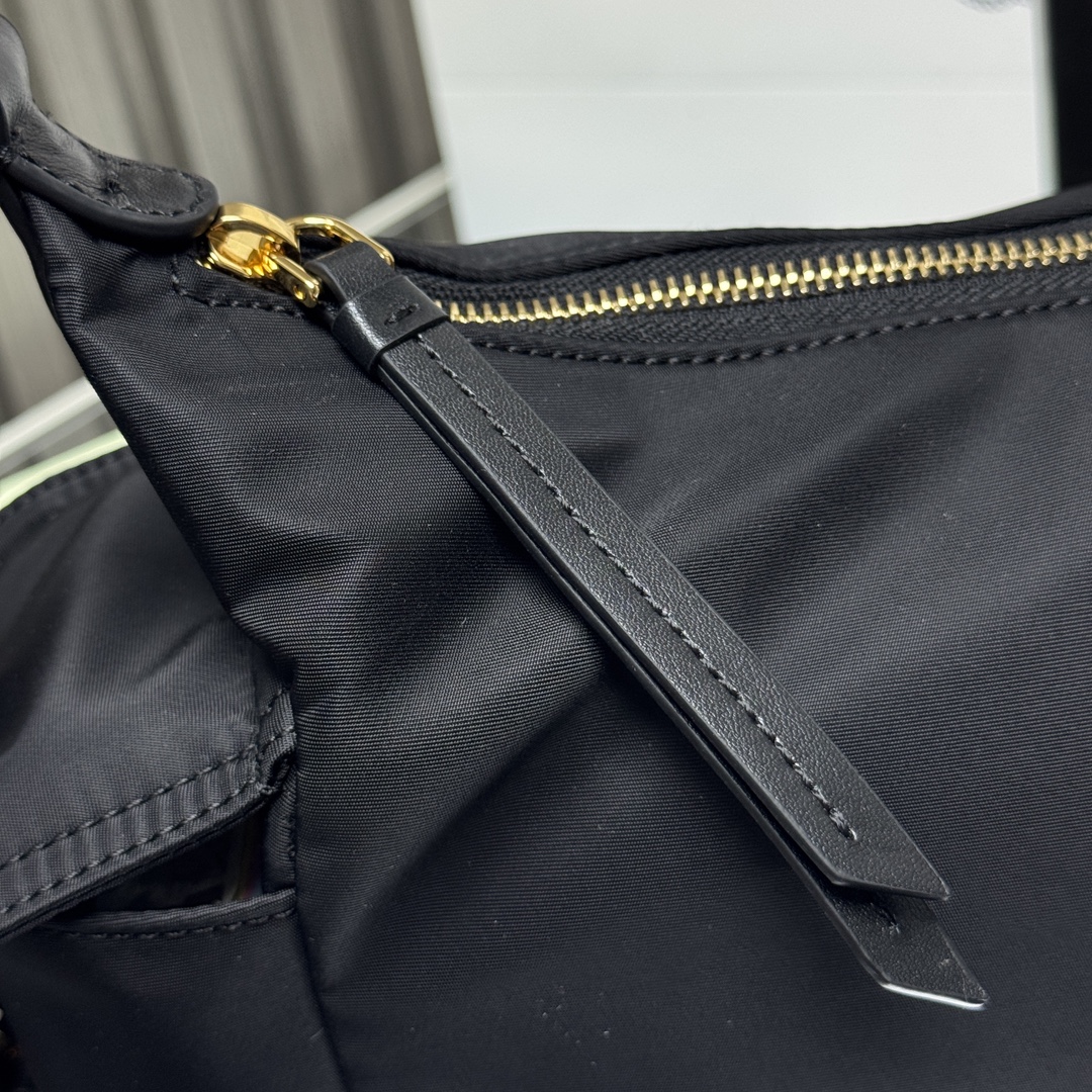 プラダ エクスプロール Re-Nylon レザーバッグ ブラック 1BC264 画像 6