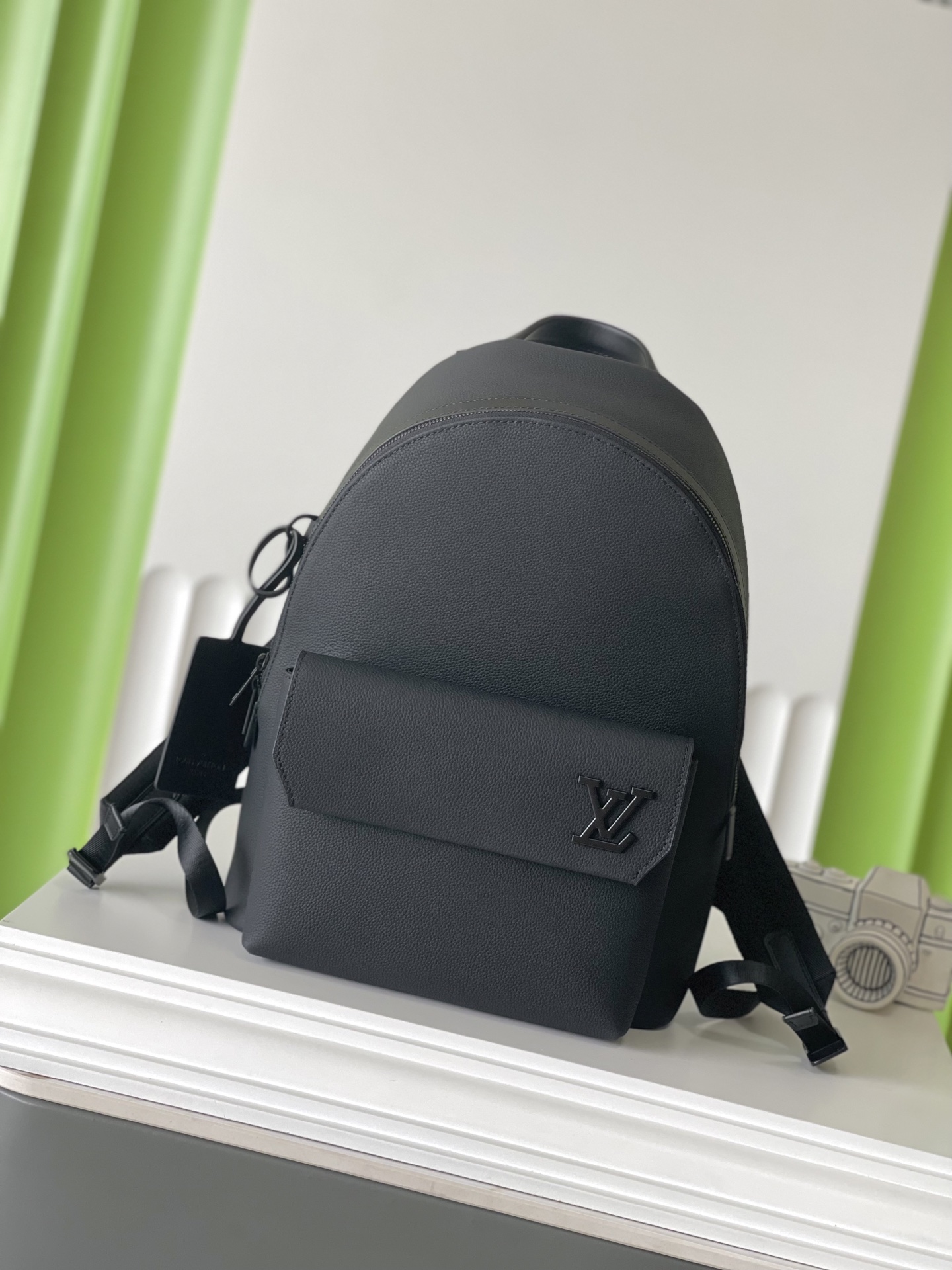 ルイ ヴィトン テイクオフ レザー バックパック ブラック M57079 詳細画像 1