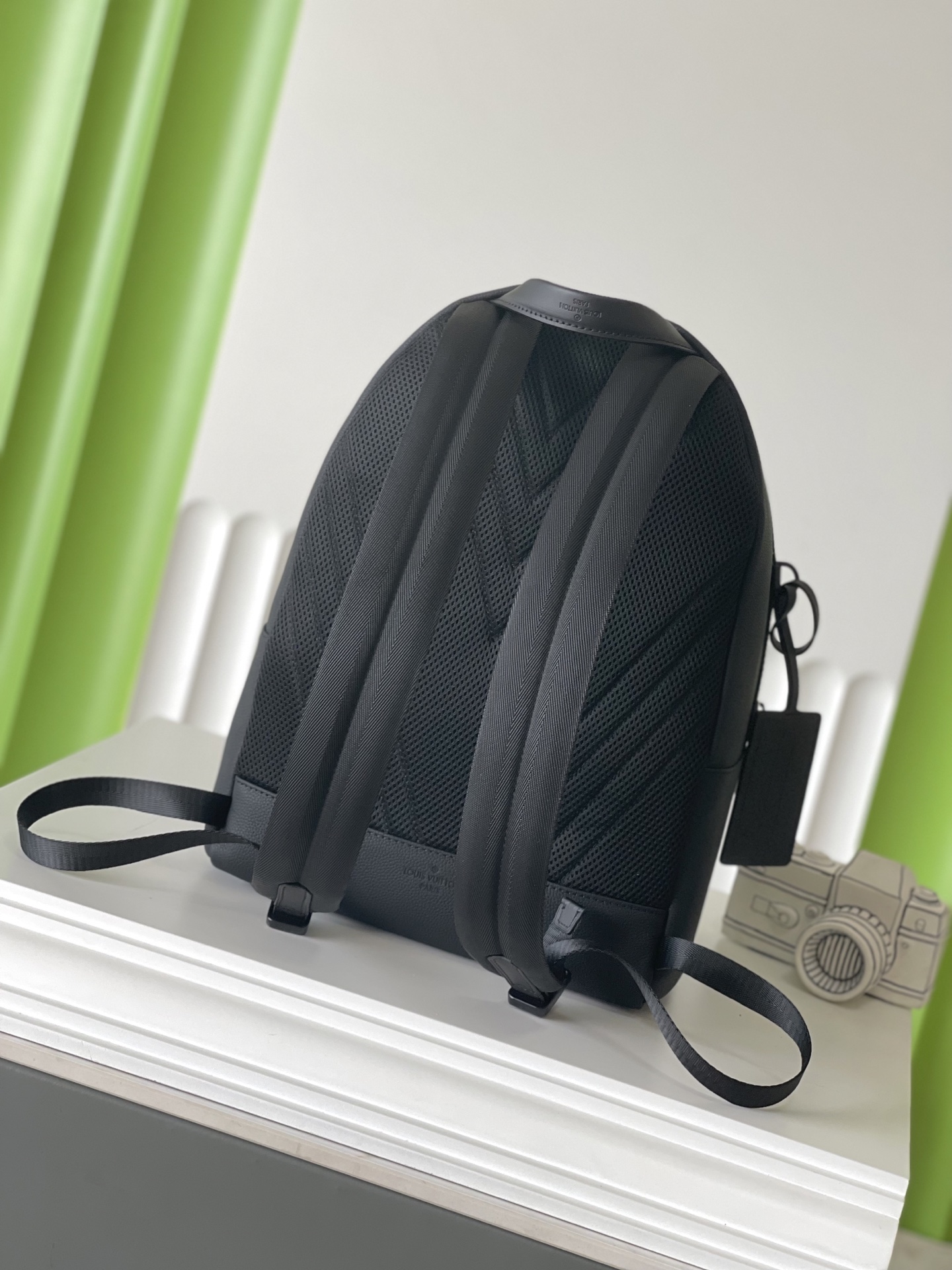 ルイ ヴィトン テイクオフ レザー バックパック ブラック M57079 詳細画像 3