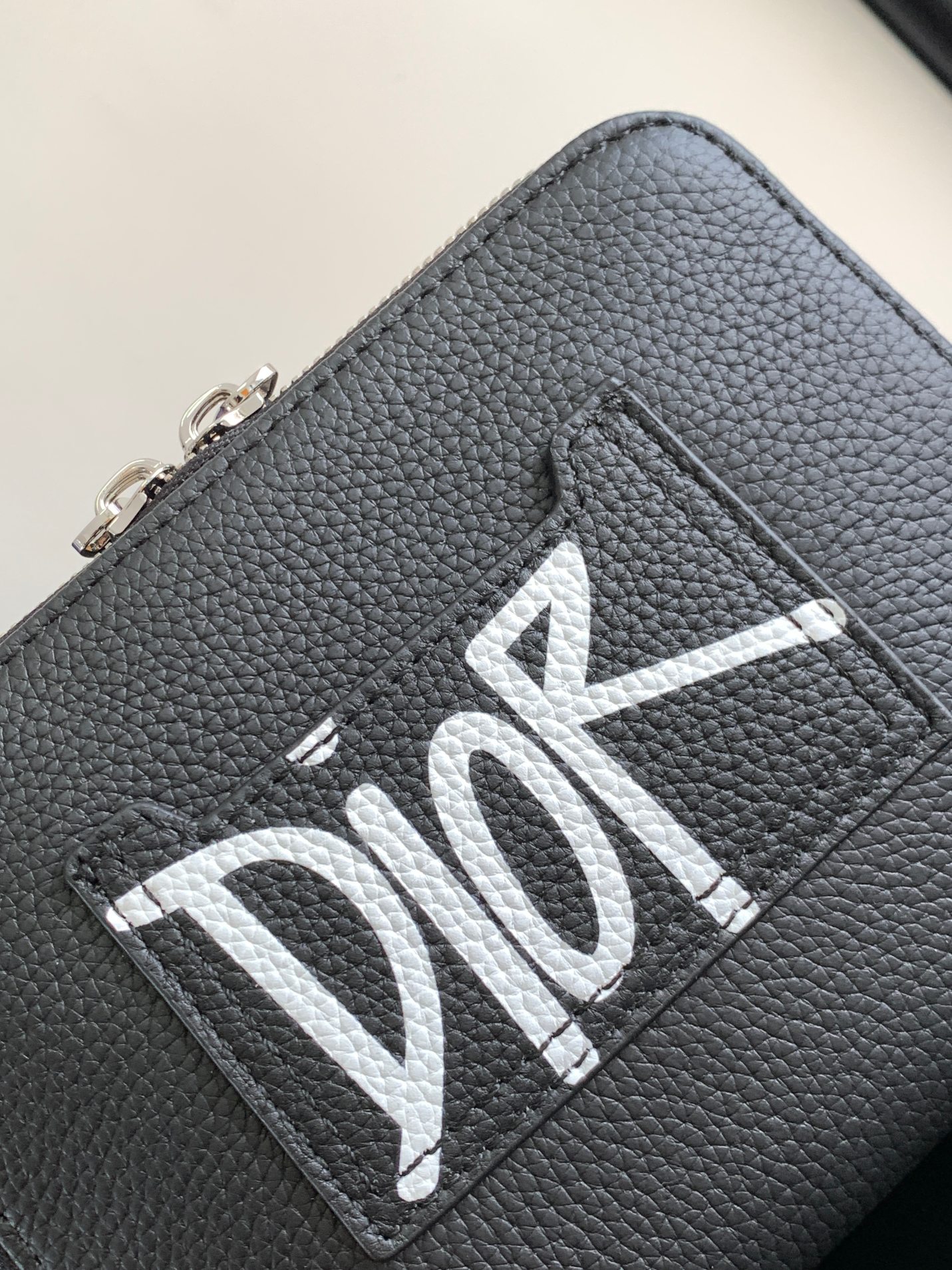 ディオール ロゴプリント レザーポーチ ブラック 2ESBC119CDI_H00N 画像 5