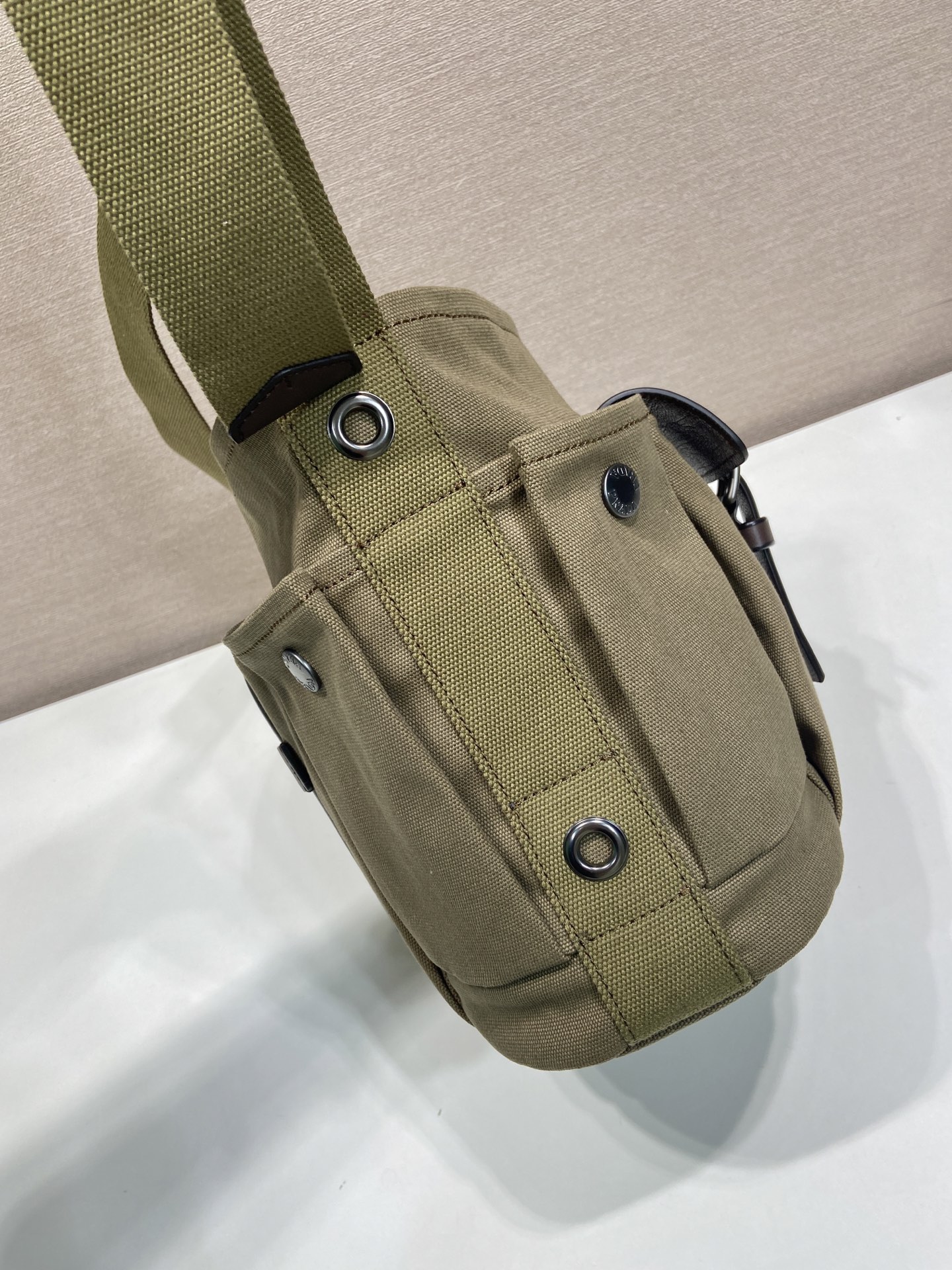 プラダ ポケット キャンバス レザー ミニトート オリーブ 1BE106 画像 5
