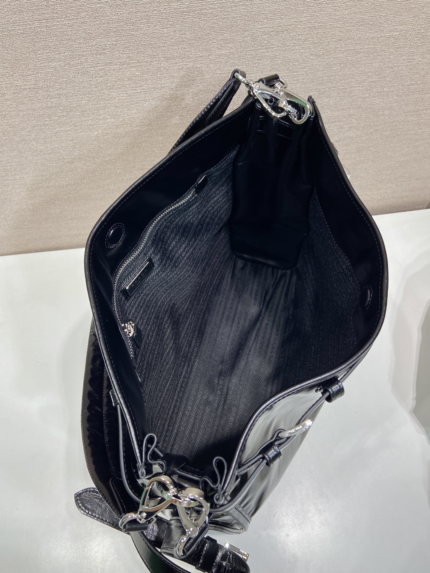 プラダ ボニー レザー ショルダーバッグ ブラック 2VH215 画像 8