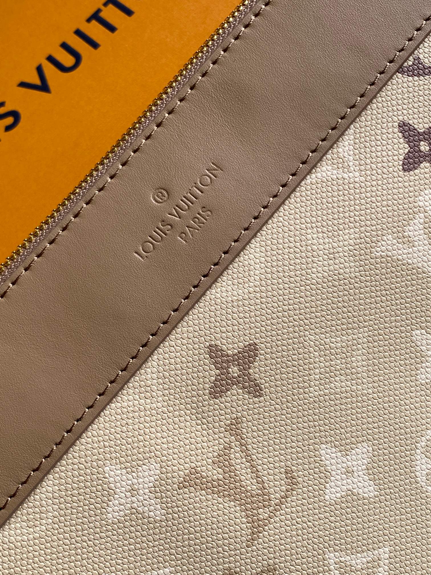 ルイ・ヴィトン ポシェット ヴォワヤージュ スープル ピンク M26828 画像 4