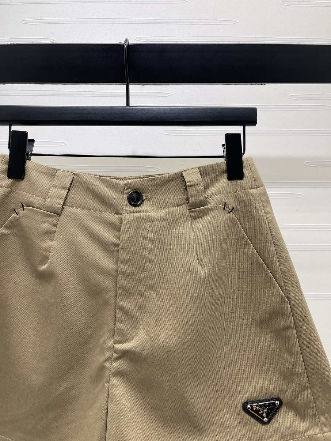 プラダ ハイウエスト テーラード ショートパンツ カーキ 詳細画像 1