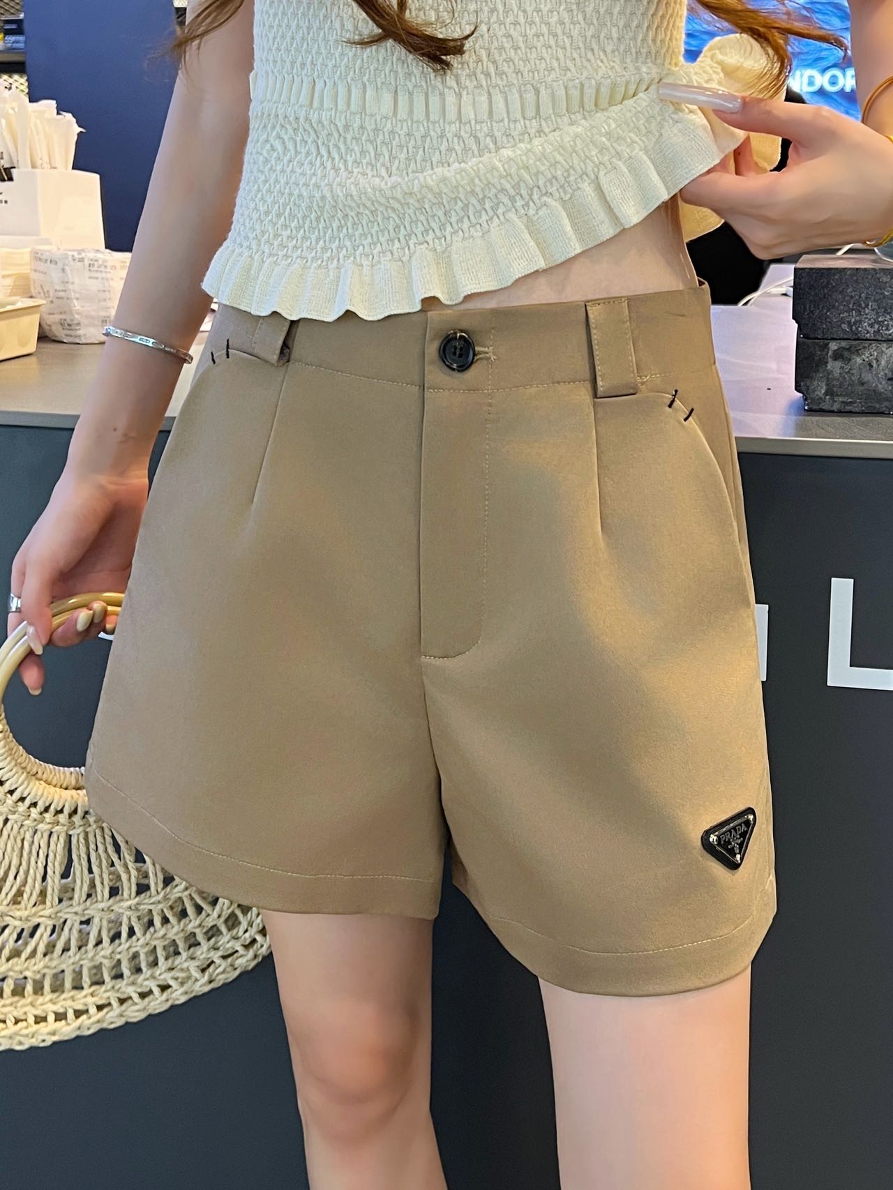 プラダ ハイウエスト テーラード ショートパンツ カーキ 画像 9