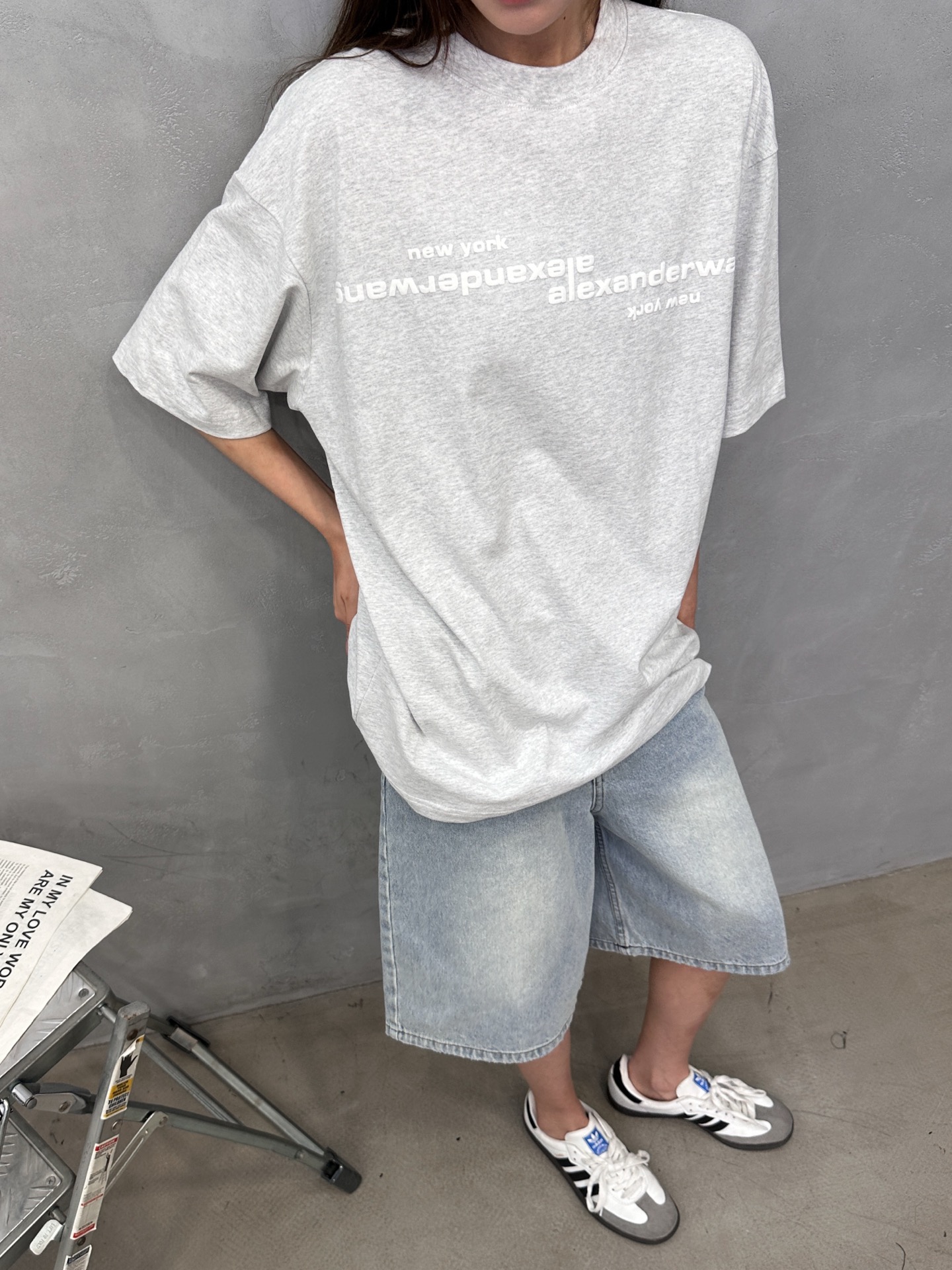 アレキサンダー ワン フォームロゴ ウォッシュ Tシャツ ホワイト 画像 7