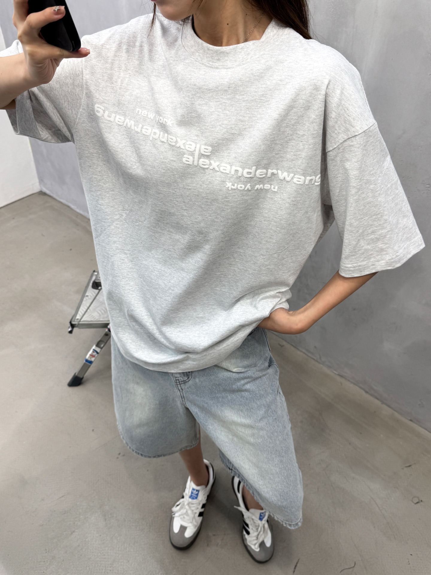 アレキサンダー ワン フォームロゴ ウォッシュ Tシャツ ホワイト 画像 8