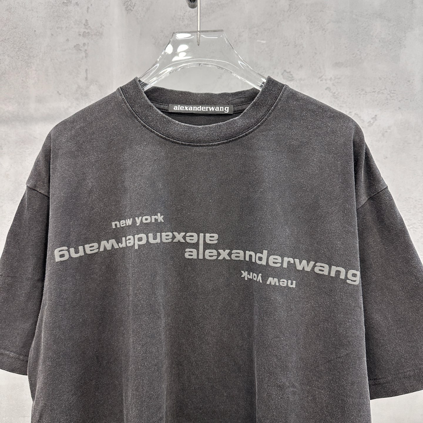 アレキサンダー ワン フォームロゴ ウォッシュ Tシャツ ブラック 詳細画像 1