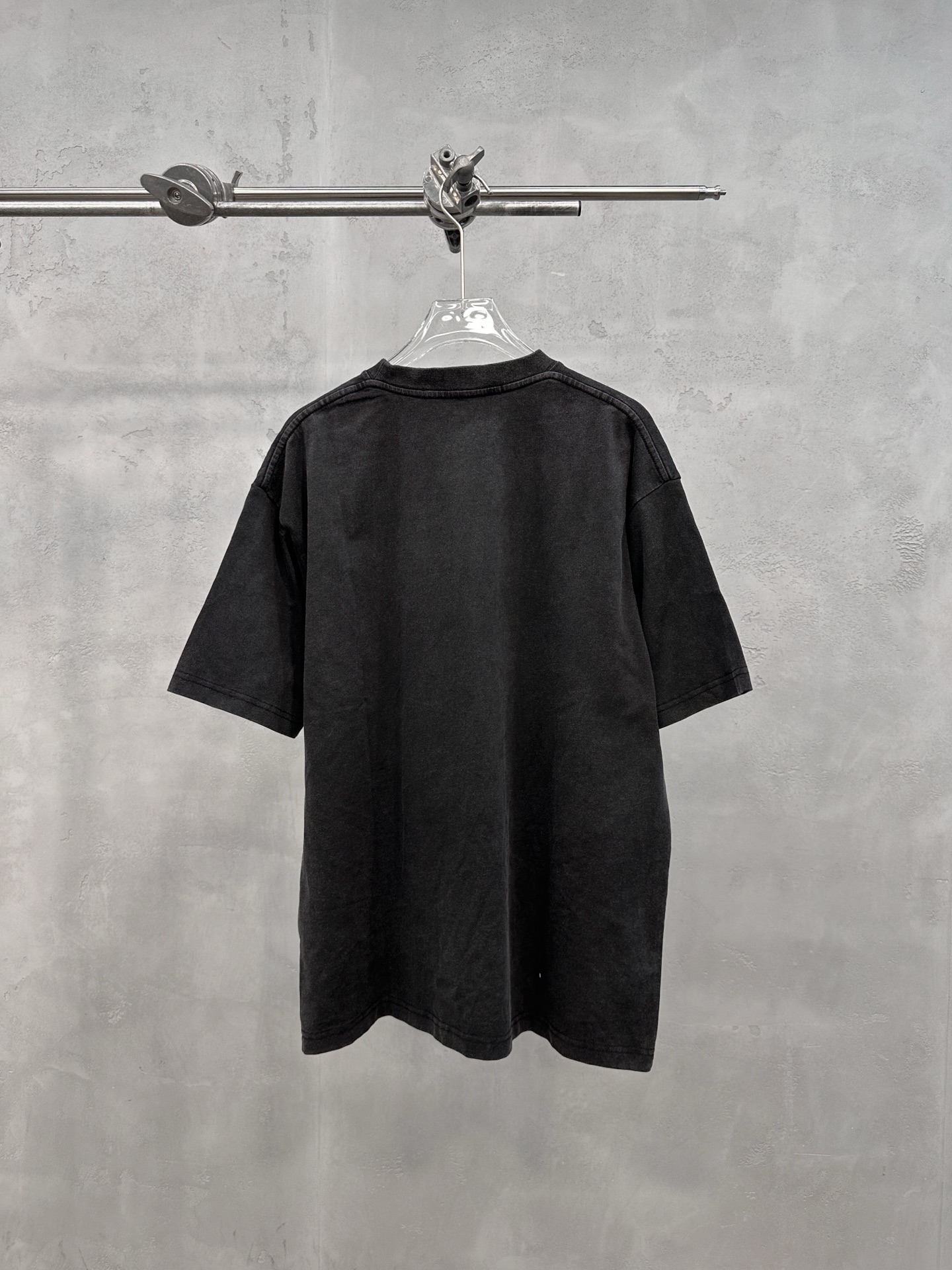 アレキサンダー ワン フォームロゴ ウォッシュ Tシャツ ブラック 詳細画像 2