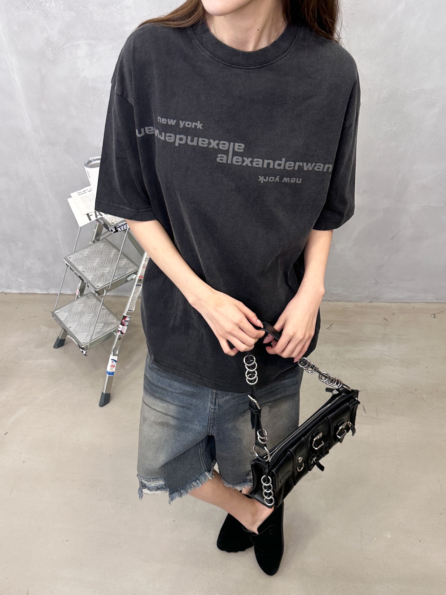 アレキサンダー ワン フォームロゴ ウォッシュ Tシャツ ブラック 画像 8