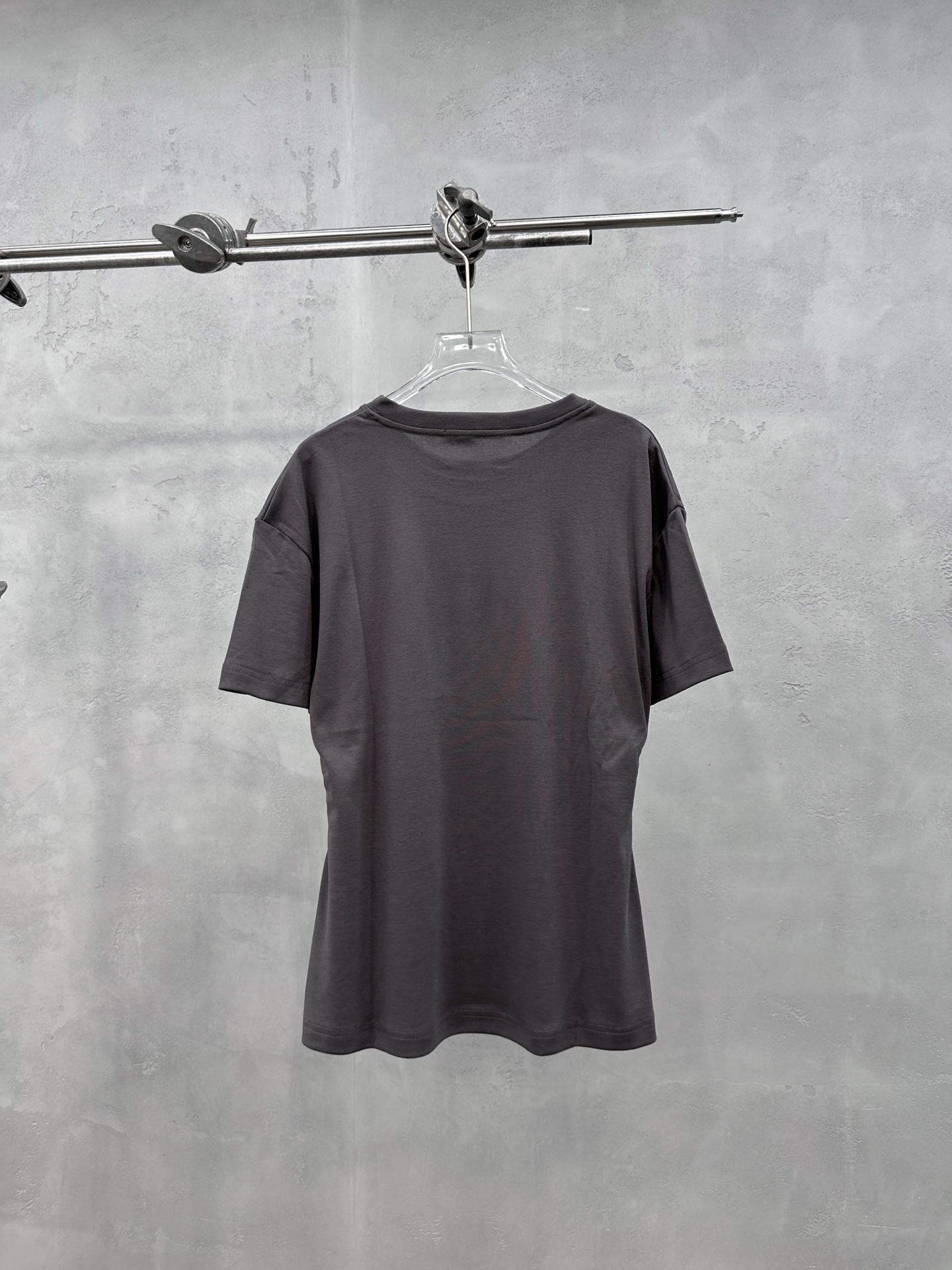 アクネ ストゥディオズ ラインストーンロゴ ウエストシェイプ Tシャツ グレー 詳細画像 1