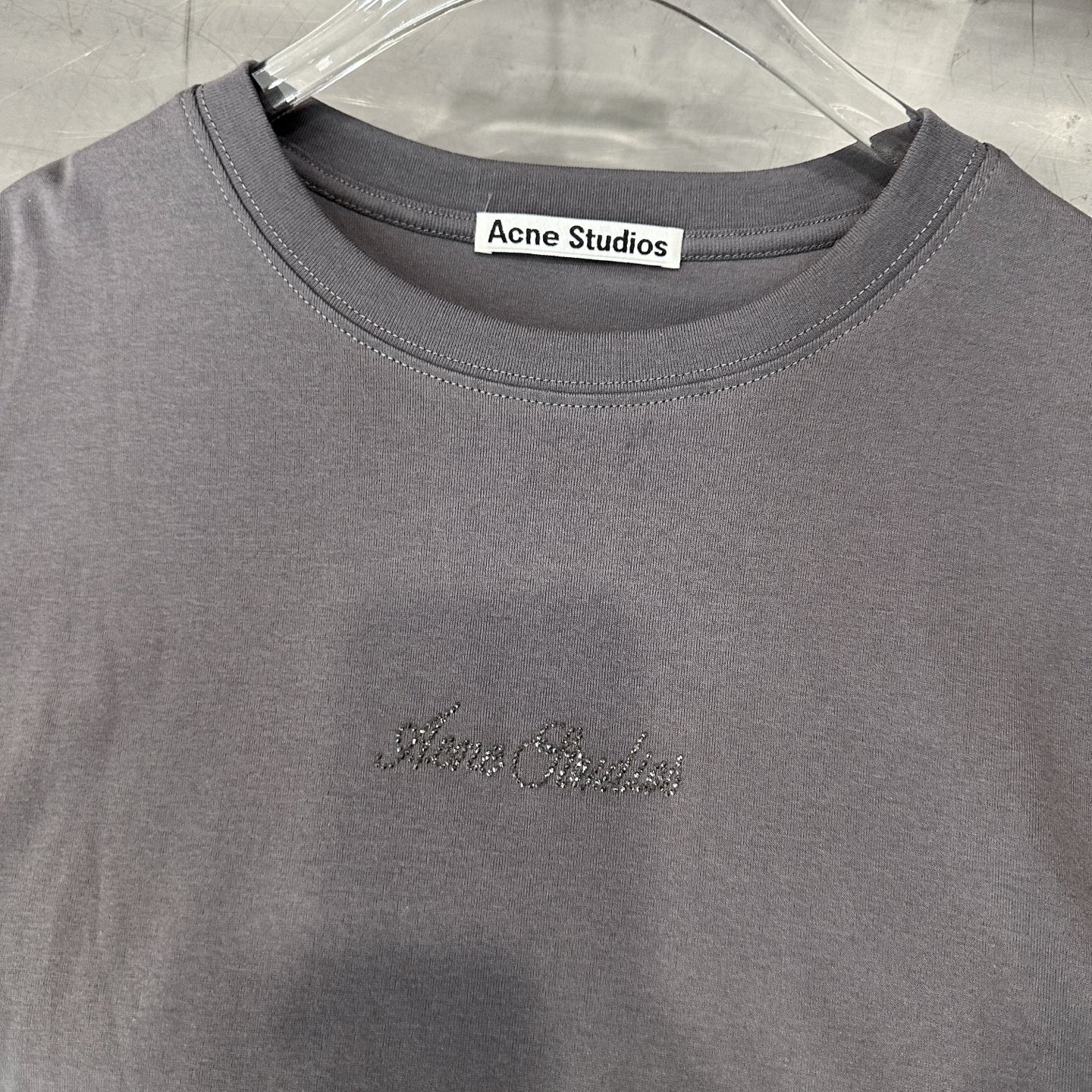 アクネ ストゥディオズ ラインストーンロゴ ウエストシェイプ Tシャツ グレー 画像 5