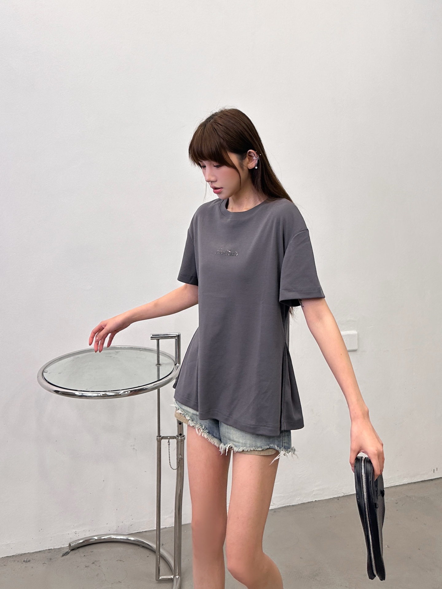 アクネ ストゥディオズ ラインストーンロゴ ウエストシェイプ Tシャツ グレー 画像 9
