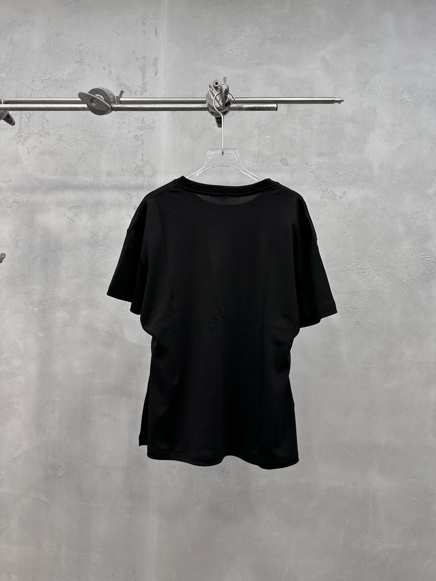 アクネ ストゥディオズ ラインストーンロゴ ウエストシェイプ Tシャツ ブラック 詳細画像 2