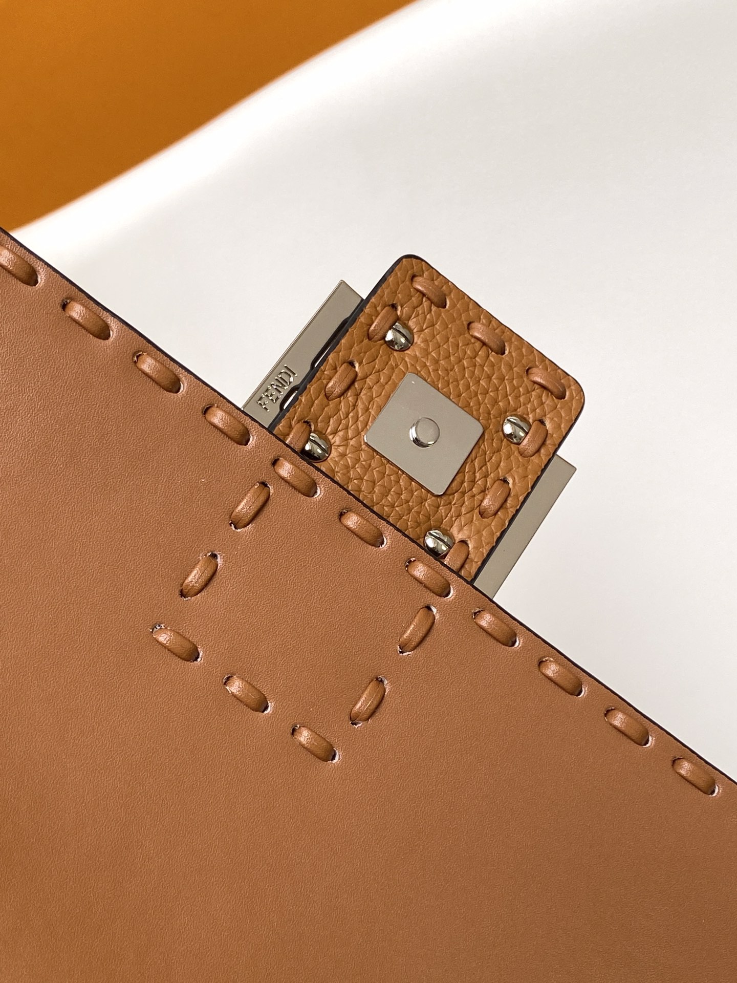 フェンディ バゲット ミディアム レザーバッグ キャラメル 600 画像 7