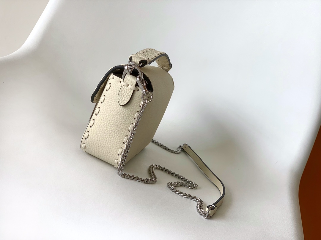 フェンディ バゲット スモール レザーバッグ ホワイト 600s 詳細画像 3