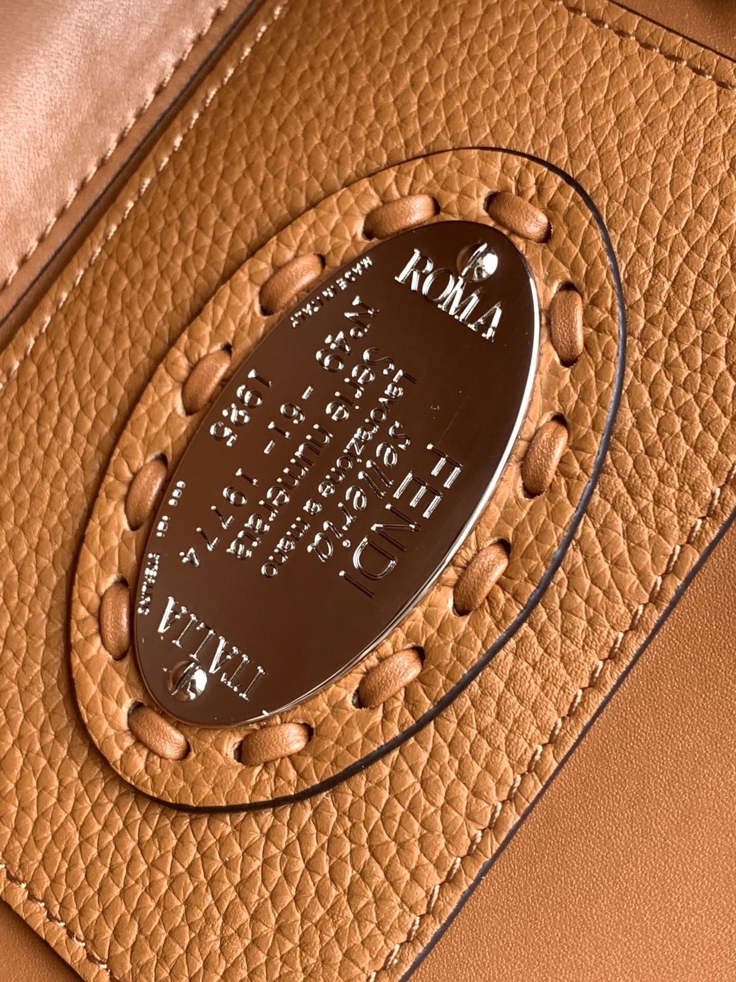 フェンディ バゲット スモール レザーバッグ キャラメル 600s 画像 6