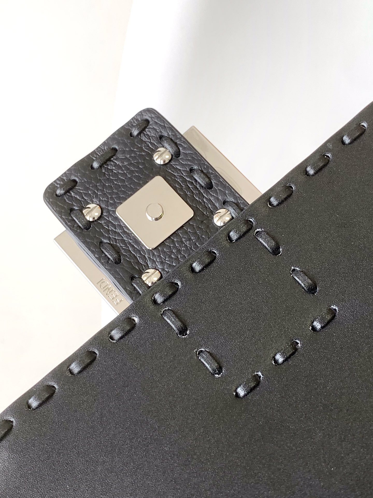 フェンディ バゲット スモール レザーバッグ ブラック 600s 画像 9